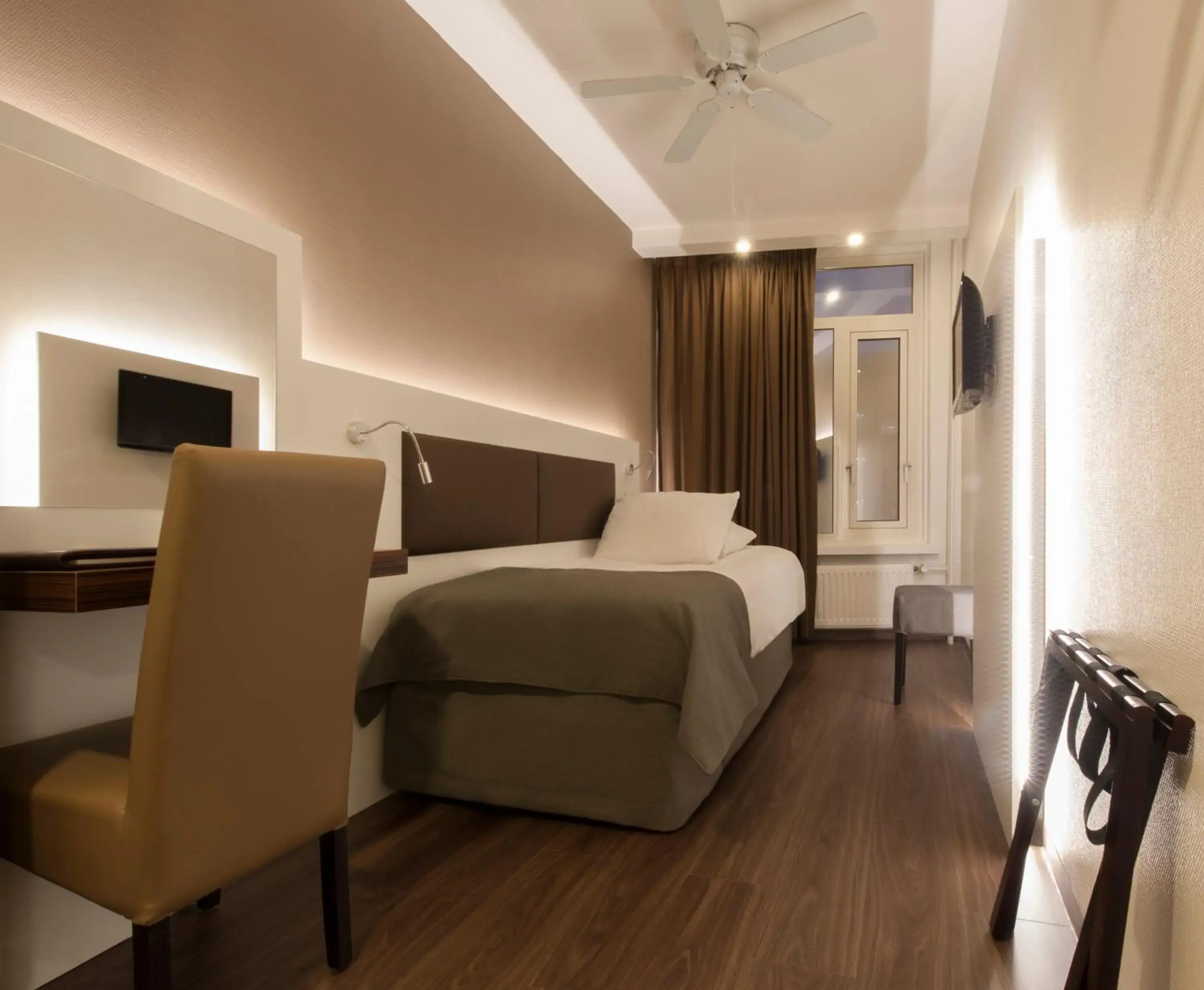 Budget Single Room in Hotel Emma Budget Single Room in Hotel Emma