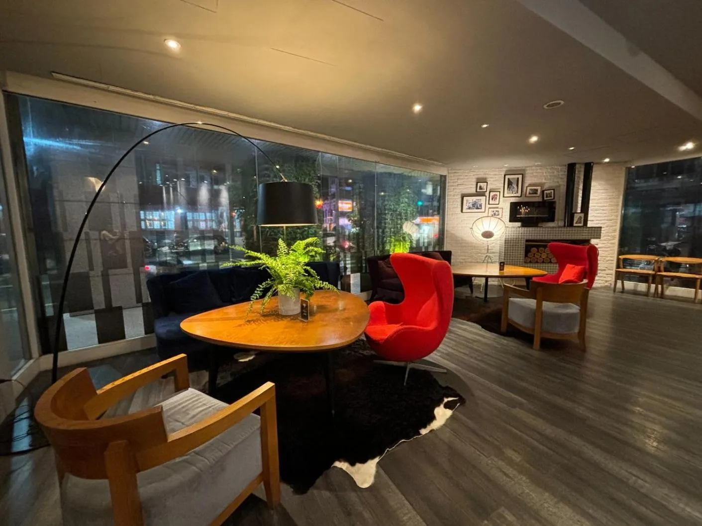 Lounge or bar in The Carlton Hotel Hsinchu