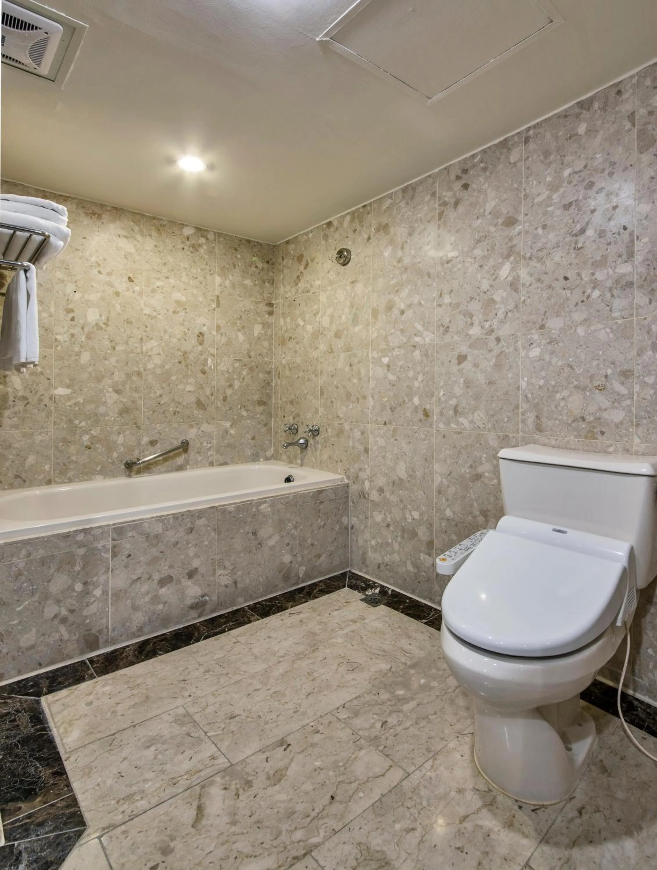 Toilet in The Carlton Hotel Hsinchu