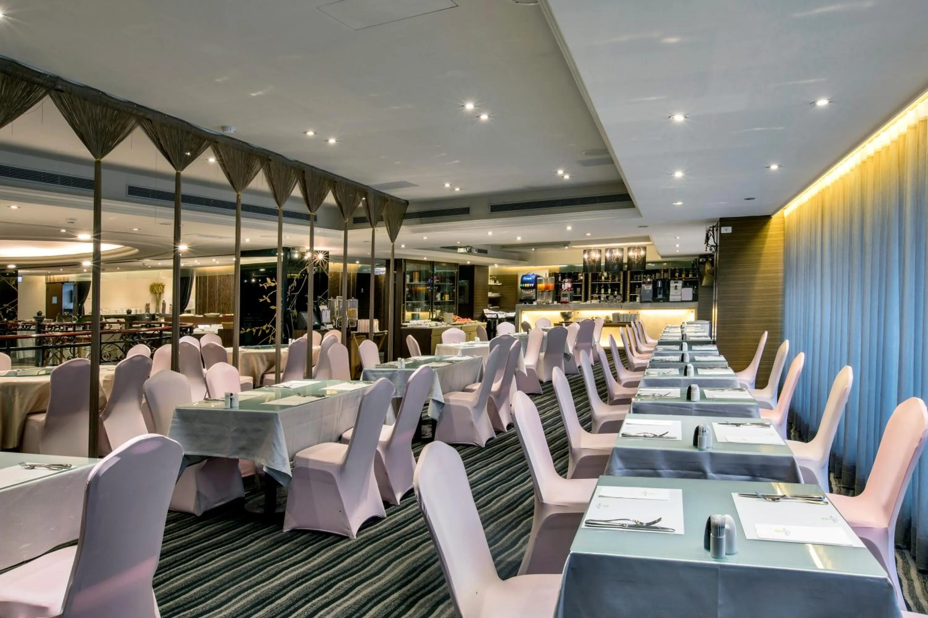 Restaurant/places to eat in The Carlton Hotel Hsinchu