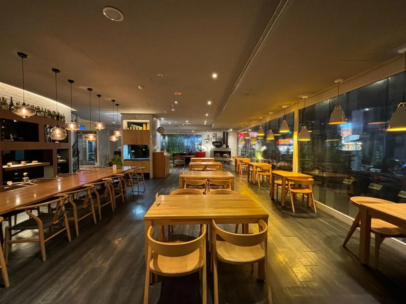 Lounge or bar in The Carlton Hotel Hsinchu