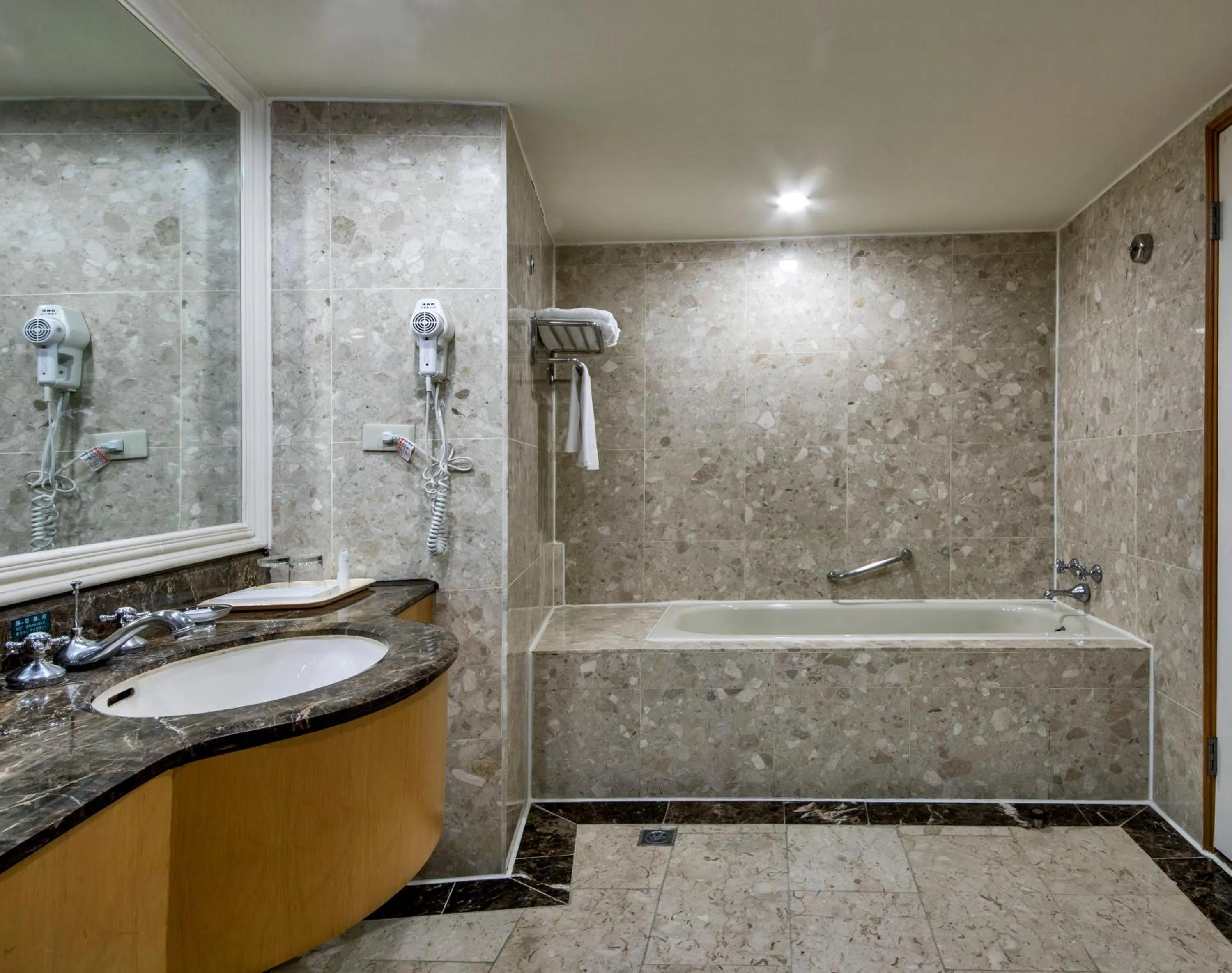 Bathroom in The Carlton Hotel Hsinchu