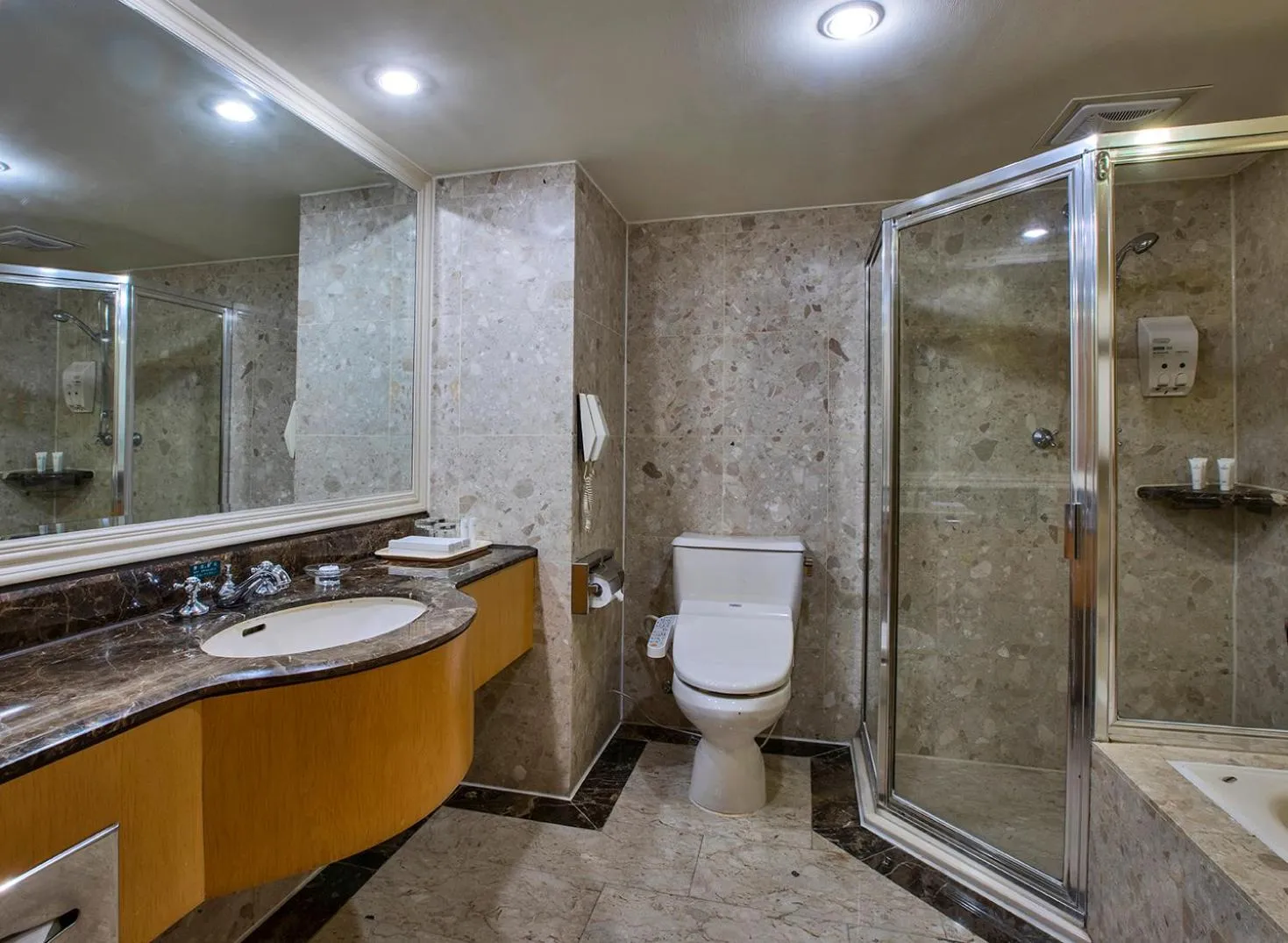 Shower in The Carlton Hotel Hsinchu