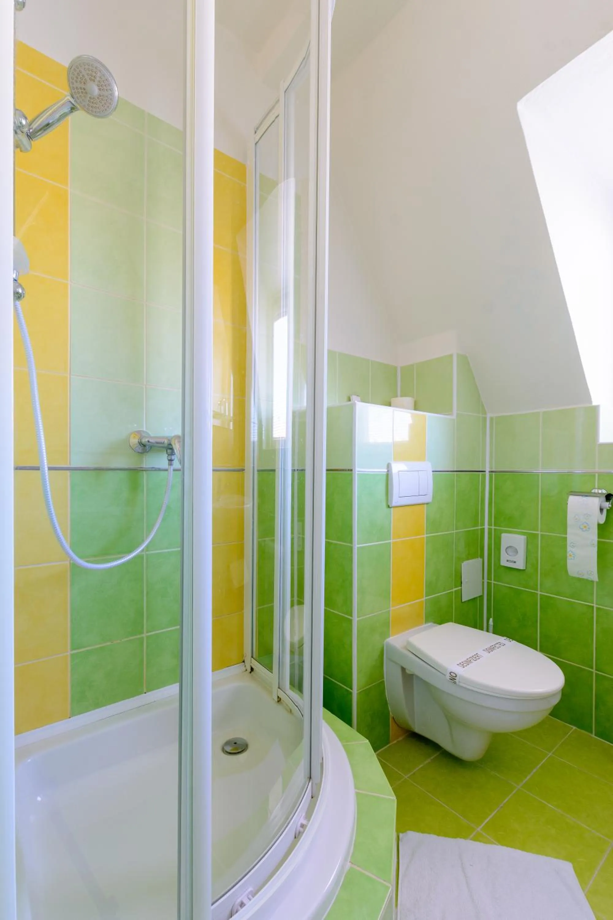 Shower in Hotel Trumf