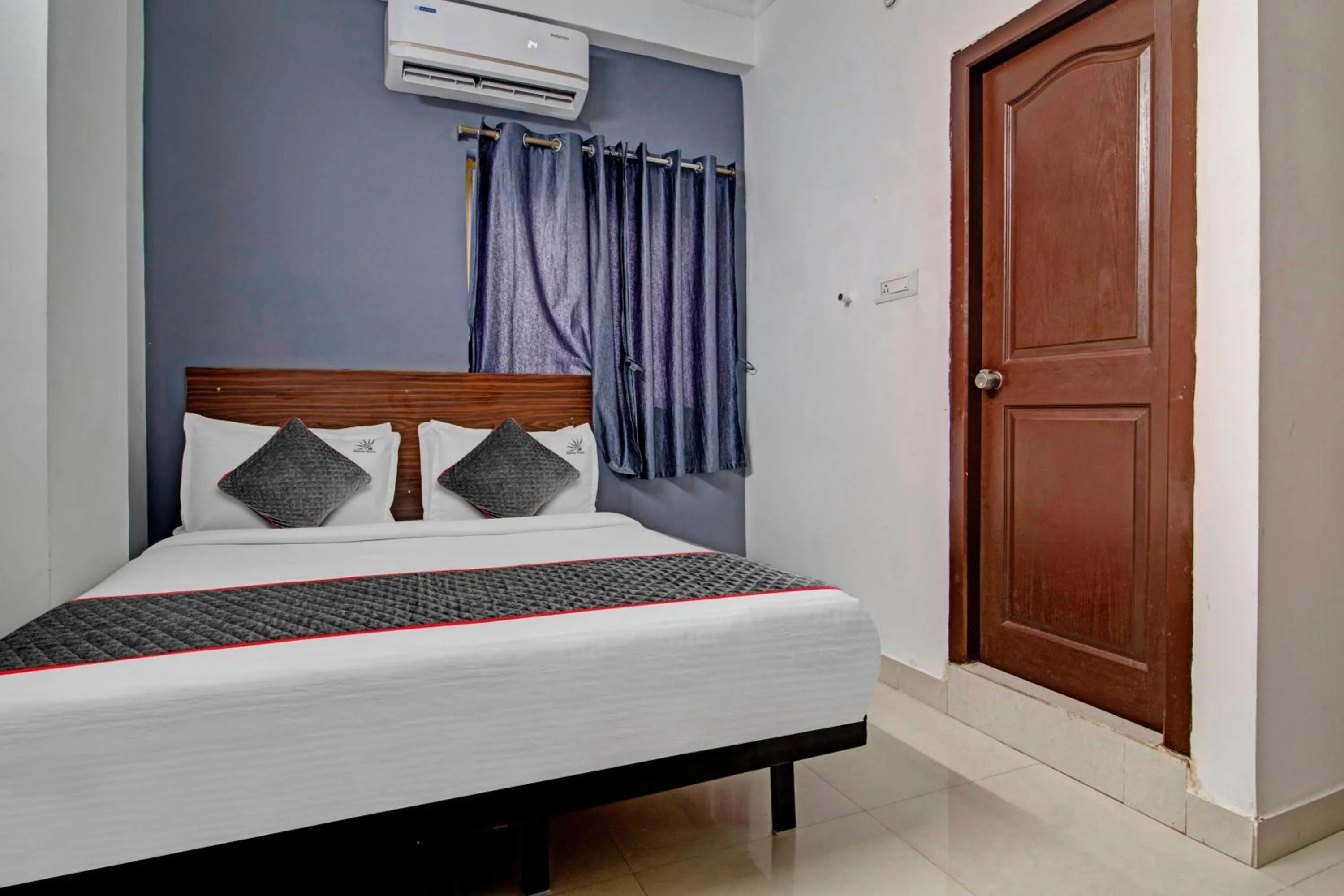 Bedroom, Bed in Hotel O Sunrise