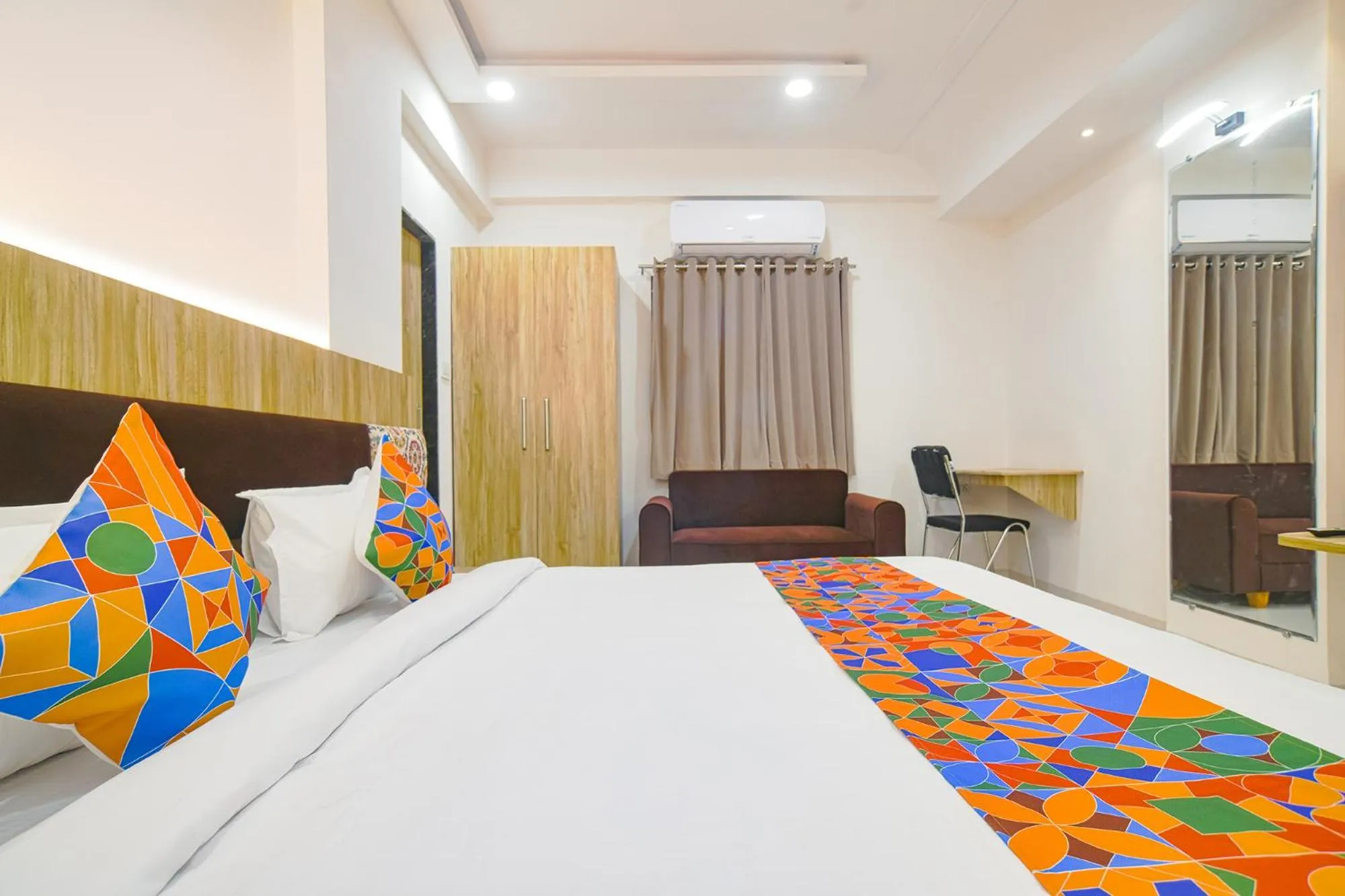 Bed in FabHotel Suraj Kunj