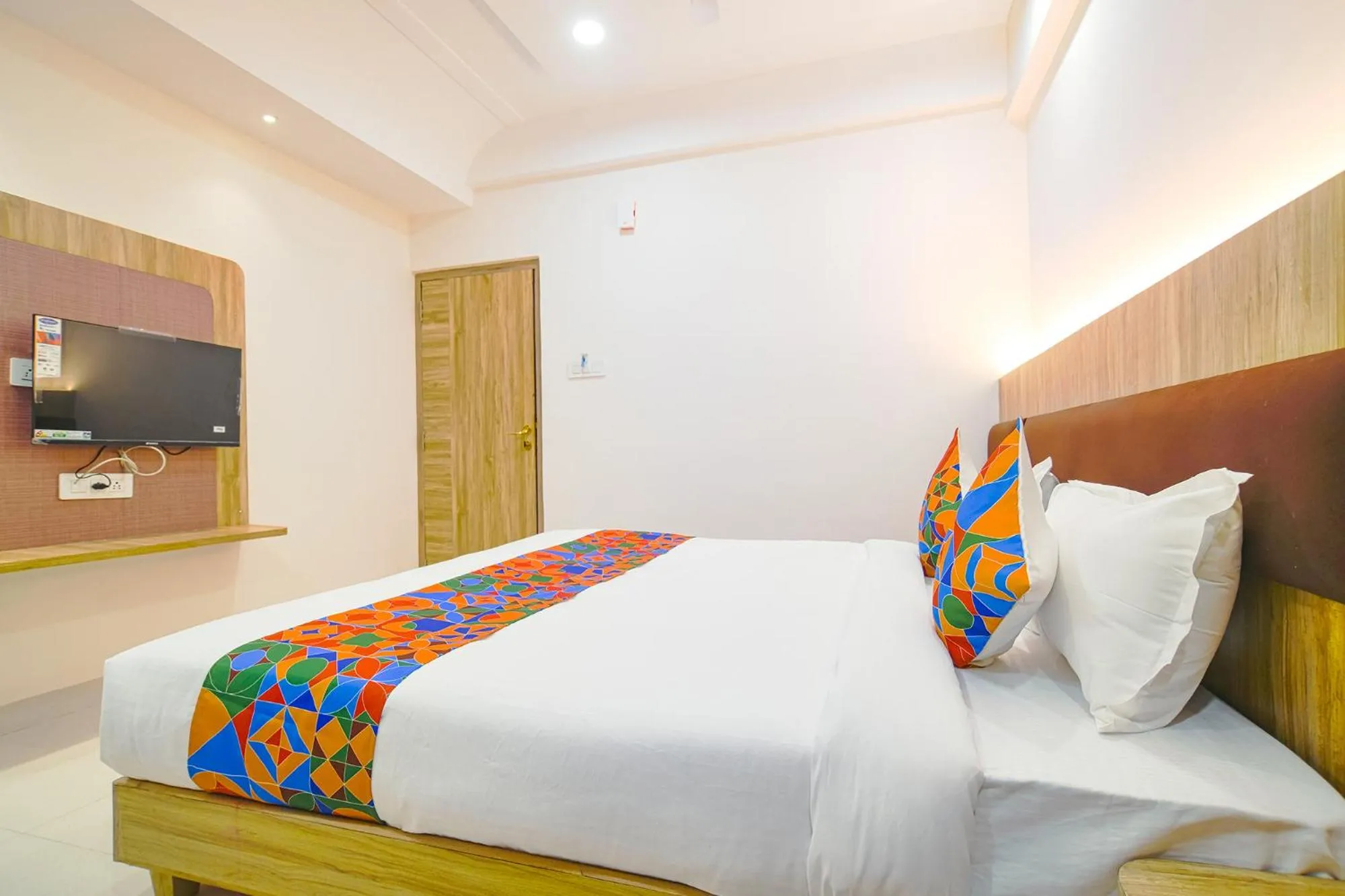 Bed in FabHotel Suraj Kunj