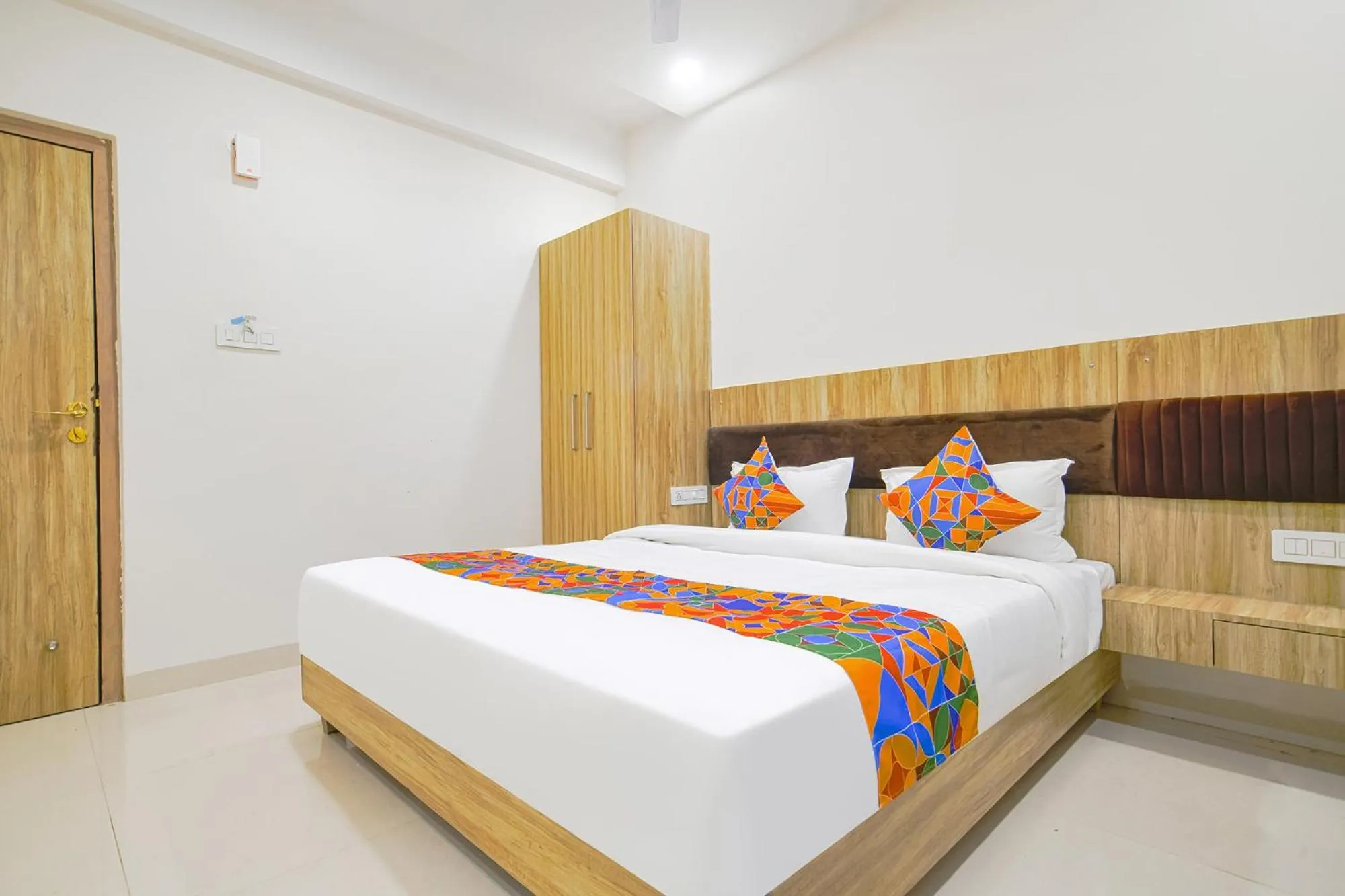 Bed in FabHotel Suraj Kunj