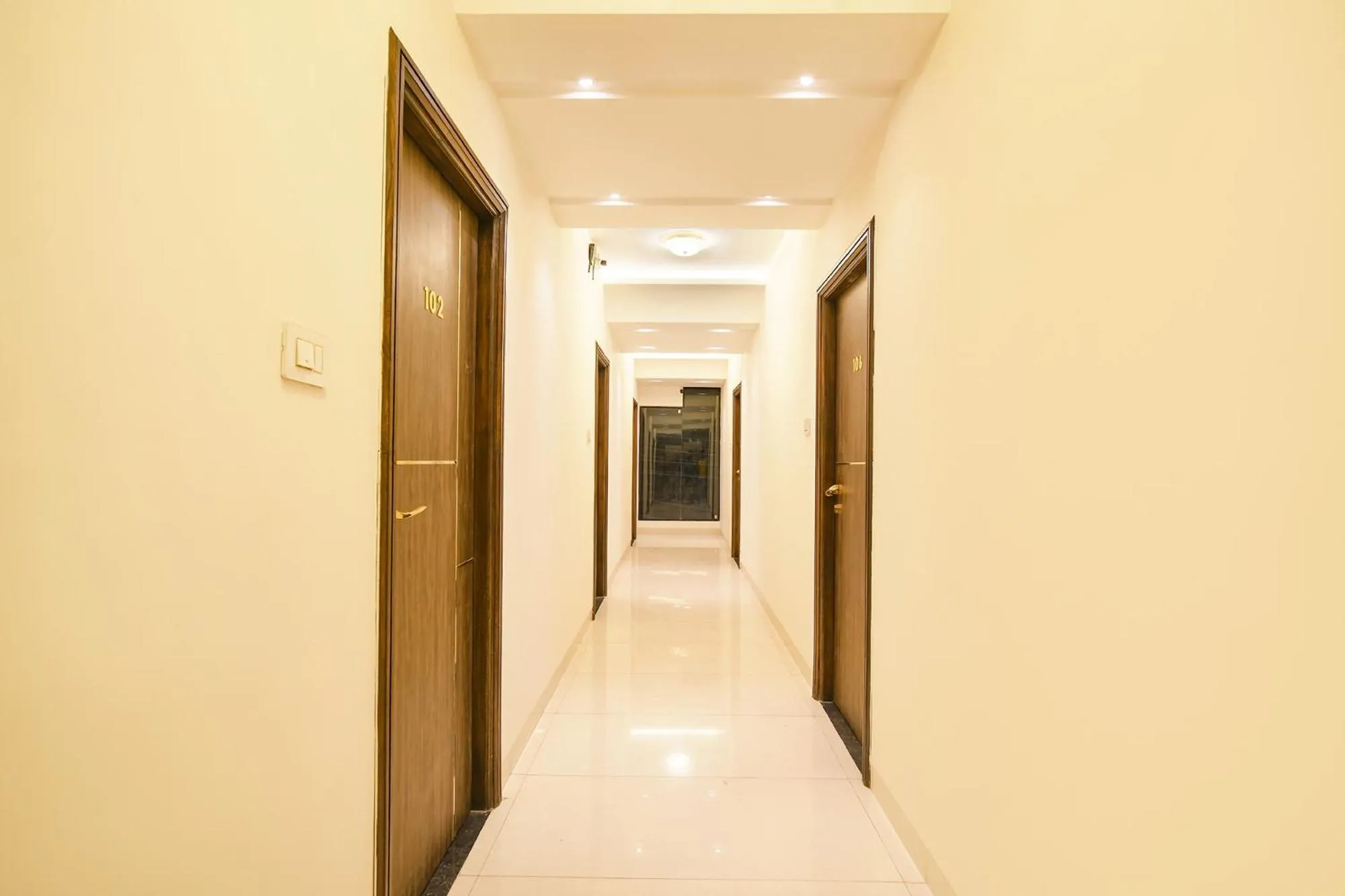 Lobby or reception in FabHotel Suraj Kunj