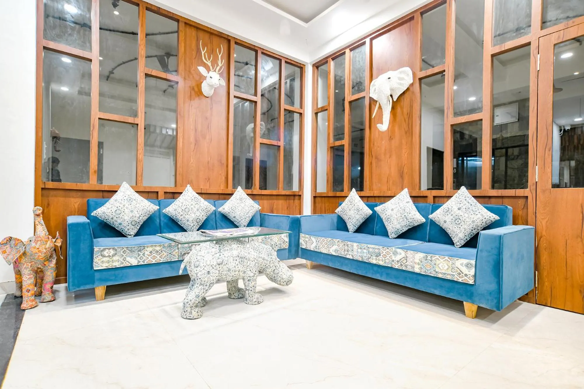 Seating area in FabHotel Suraj Kunj