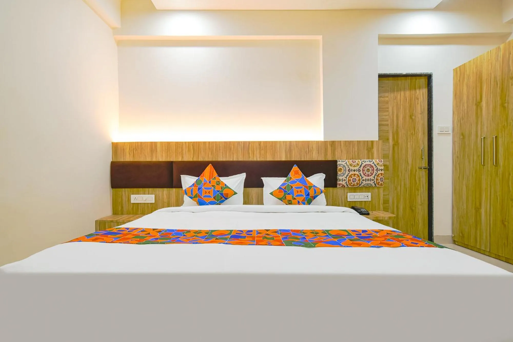Bed in FabHotel Suraj Kunj