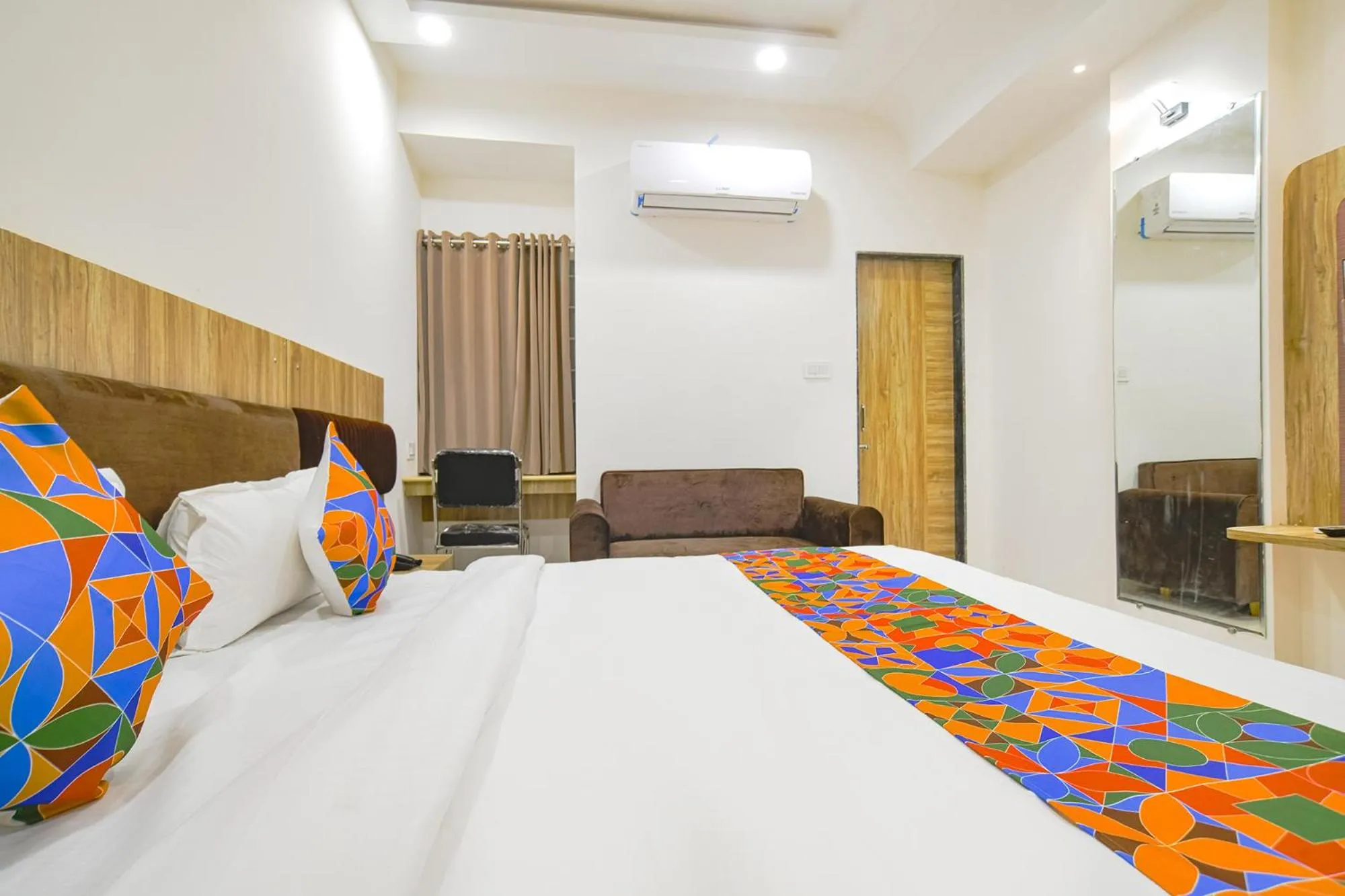 Bed in FabHotel Suraj Kunj