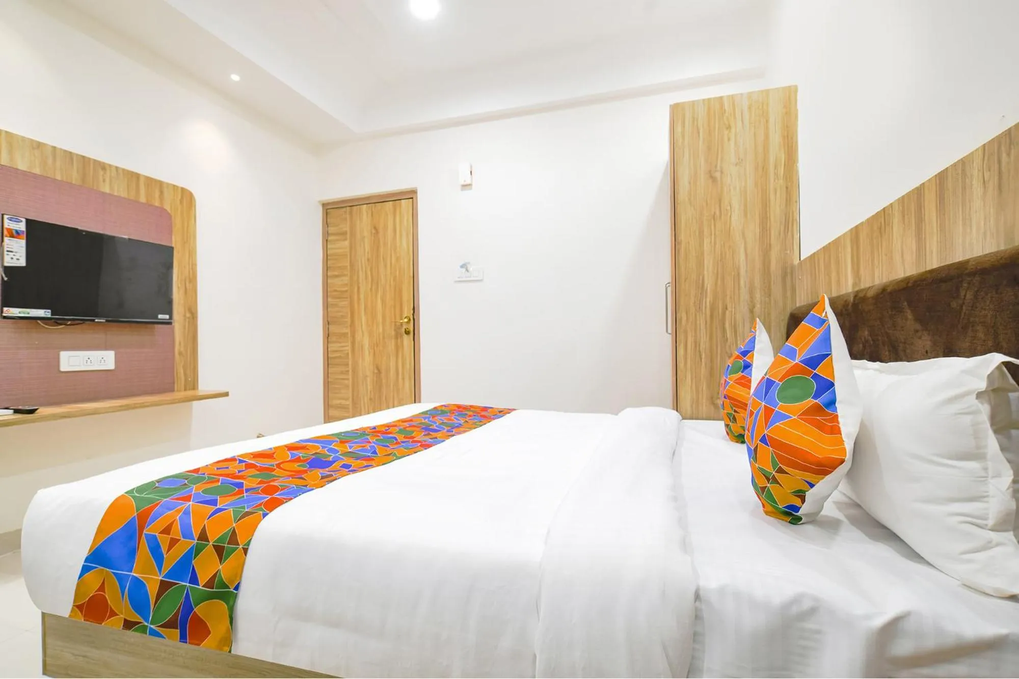 Bed in FabHotel Suraj Kunj