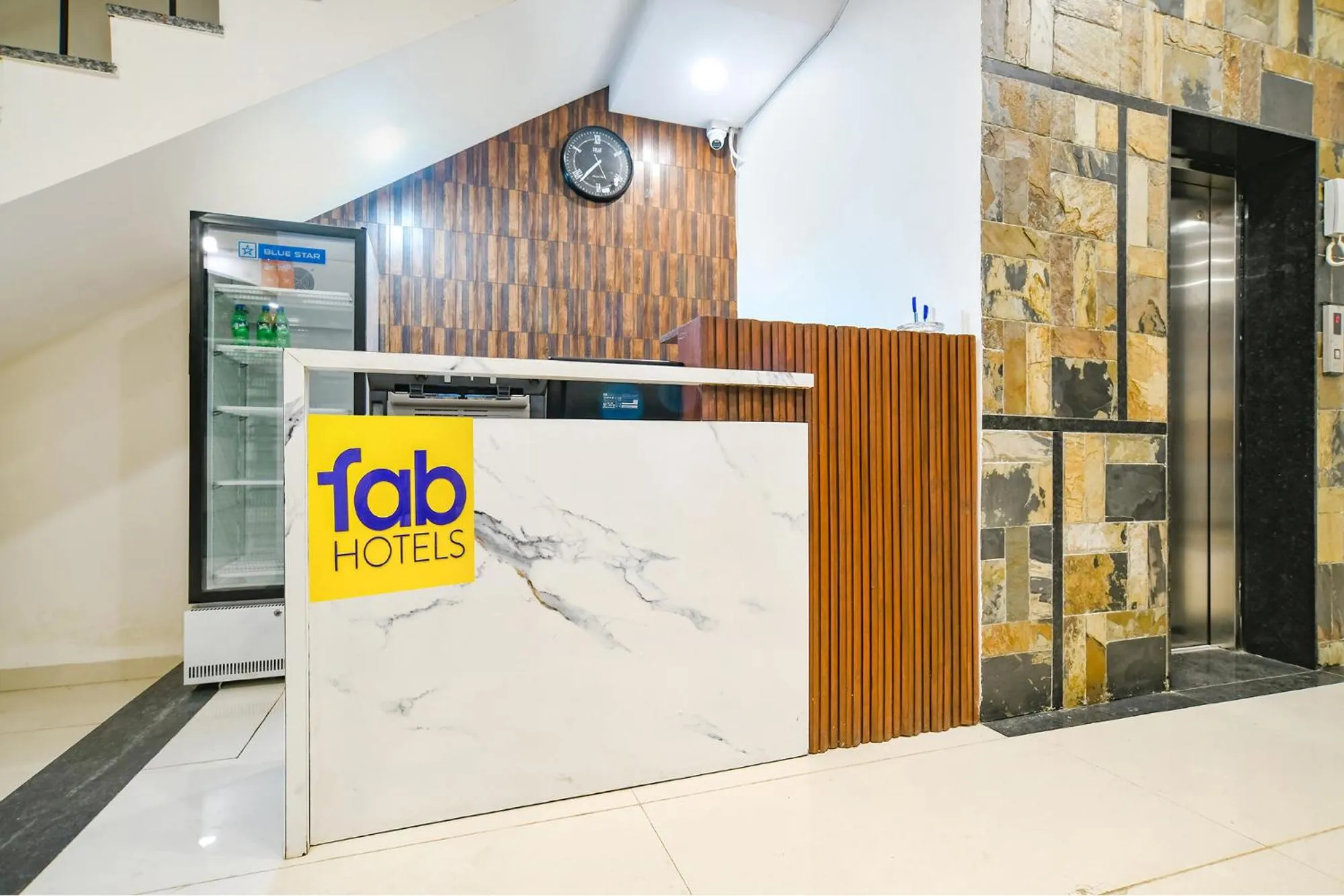 Lobby or reception in FabHotel Suraj Kunj