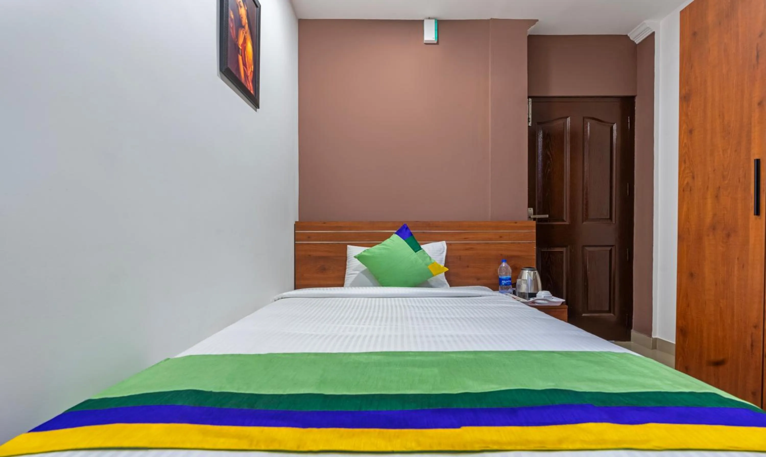 Bed in Treebo JP Residency