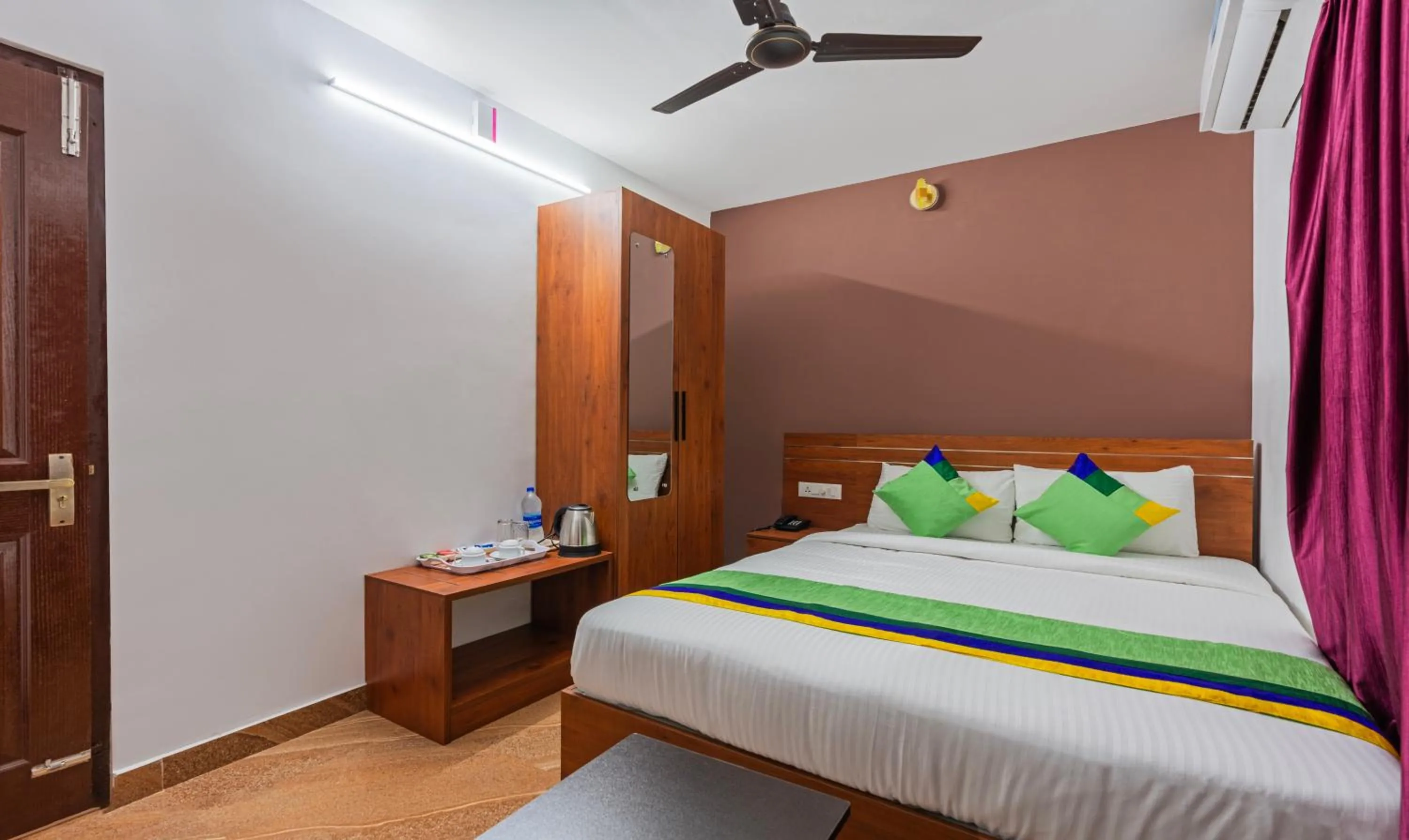 Bed in Treebo JP Residency