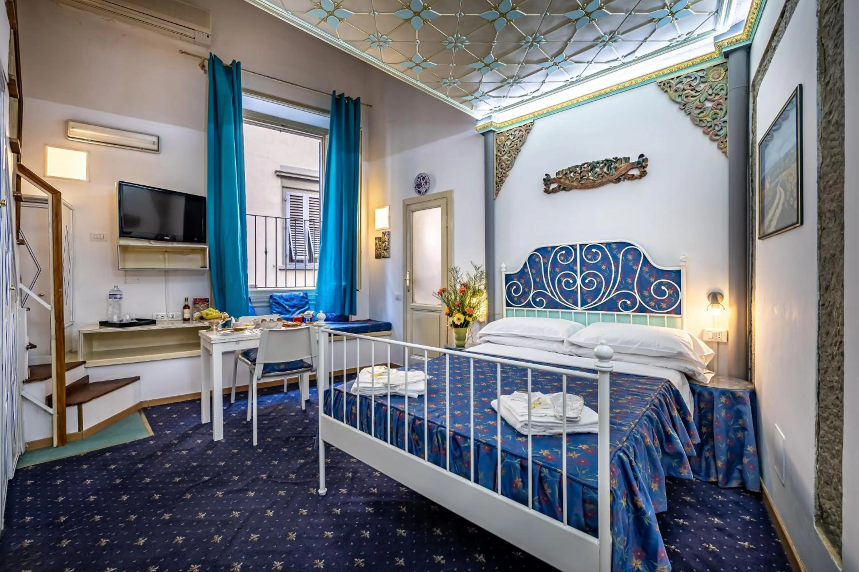 Bed in Dei Medici Palace