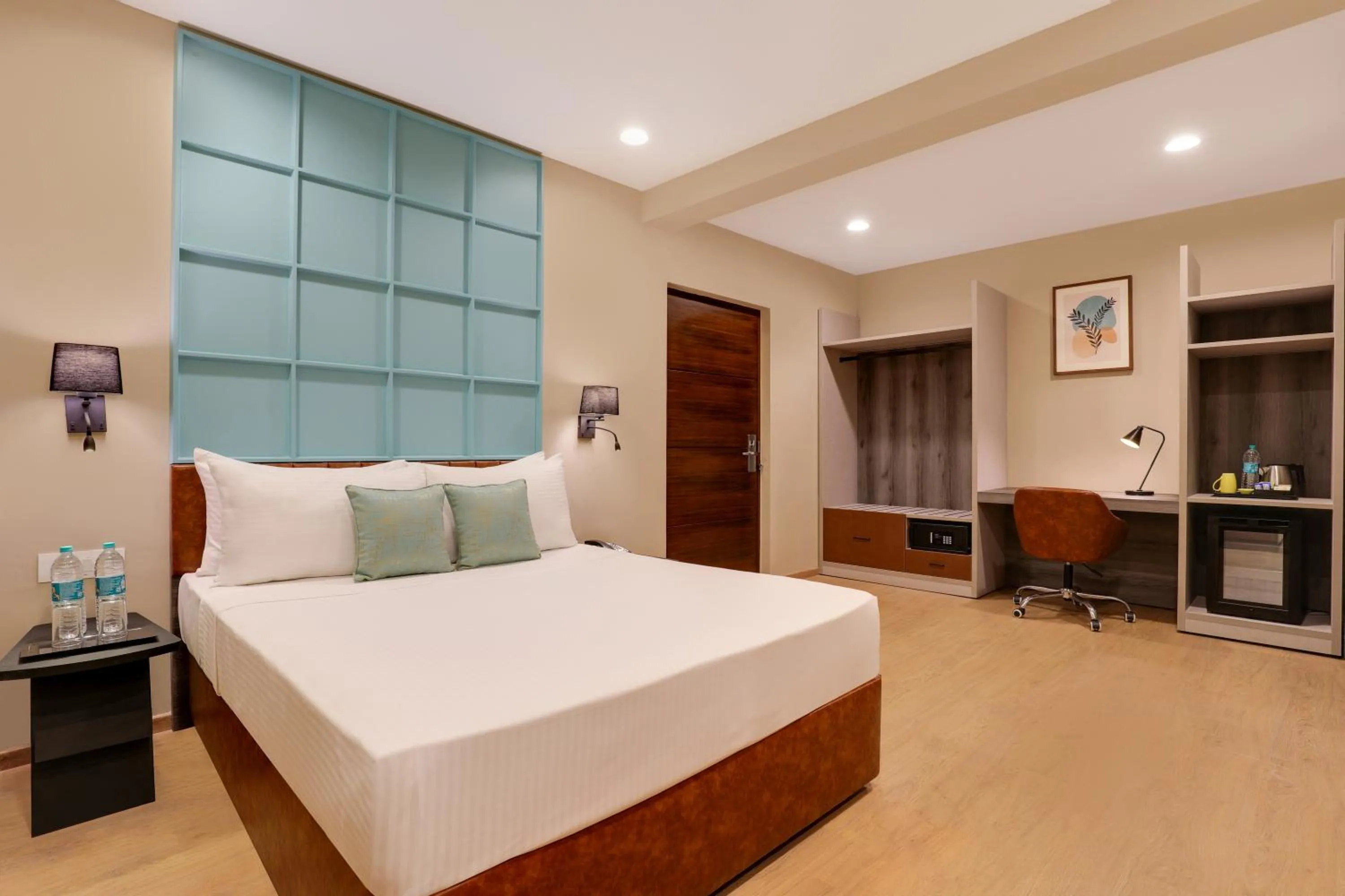 Bedroom, Bed in Lemon Tree Suites, Whitefield, Bengaluru