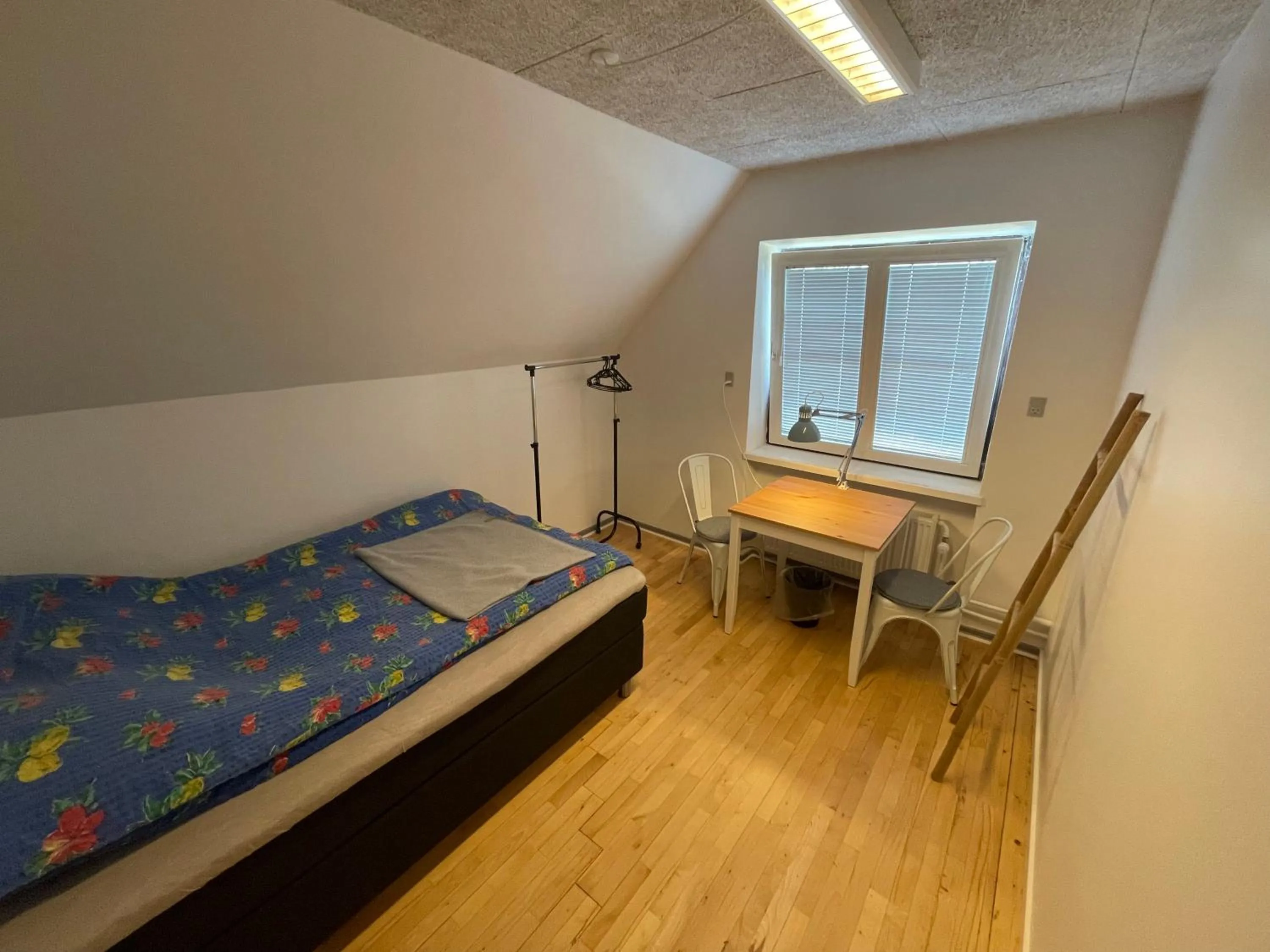 Bed in Room 18 - Hawkraft kulturhotel