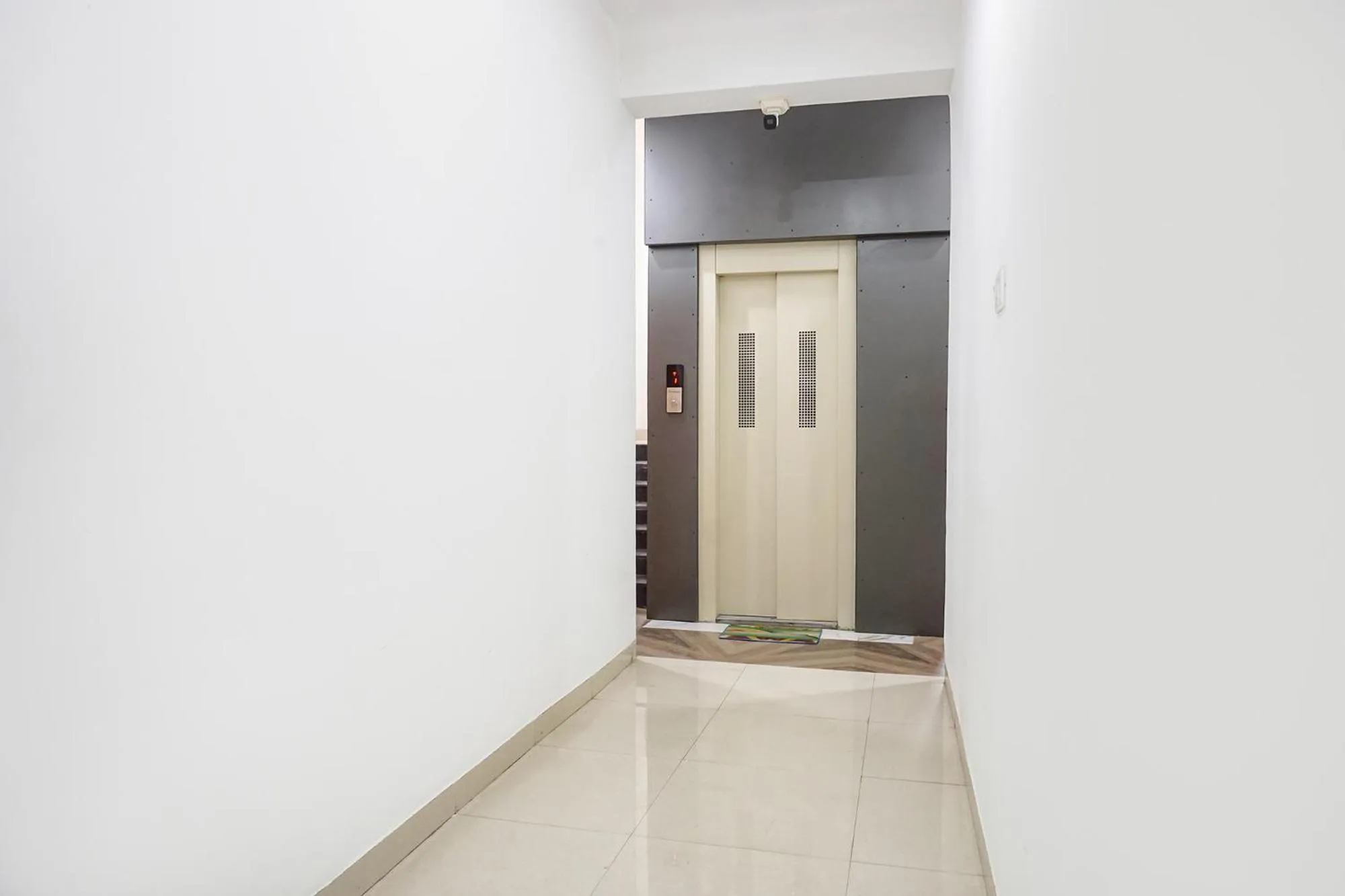 Lobby or reception in FabHotel The White House Inn - EON IT Park