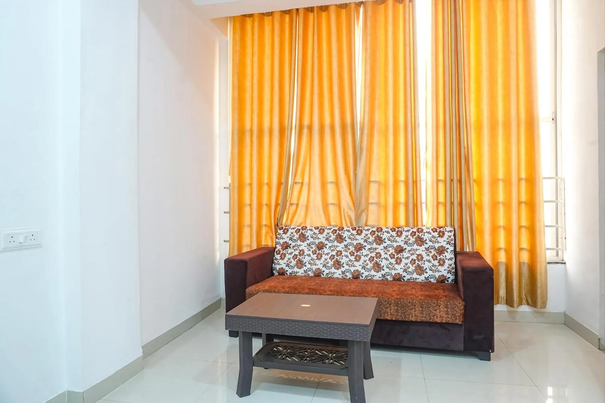 Seating area in FabHotel The White House Inn - EON IT Park