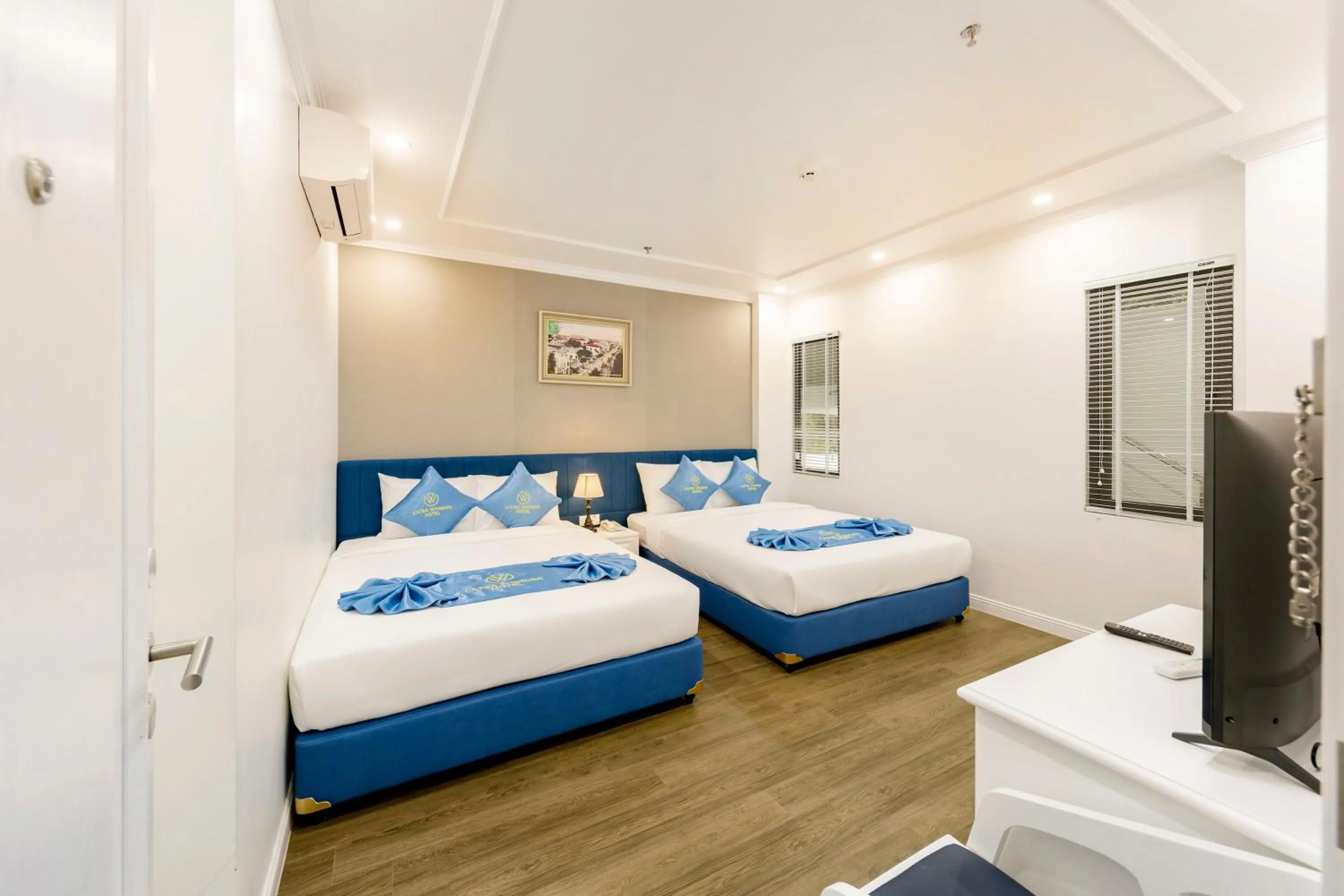 Bed in Cat Ba Wonder Hotel