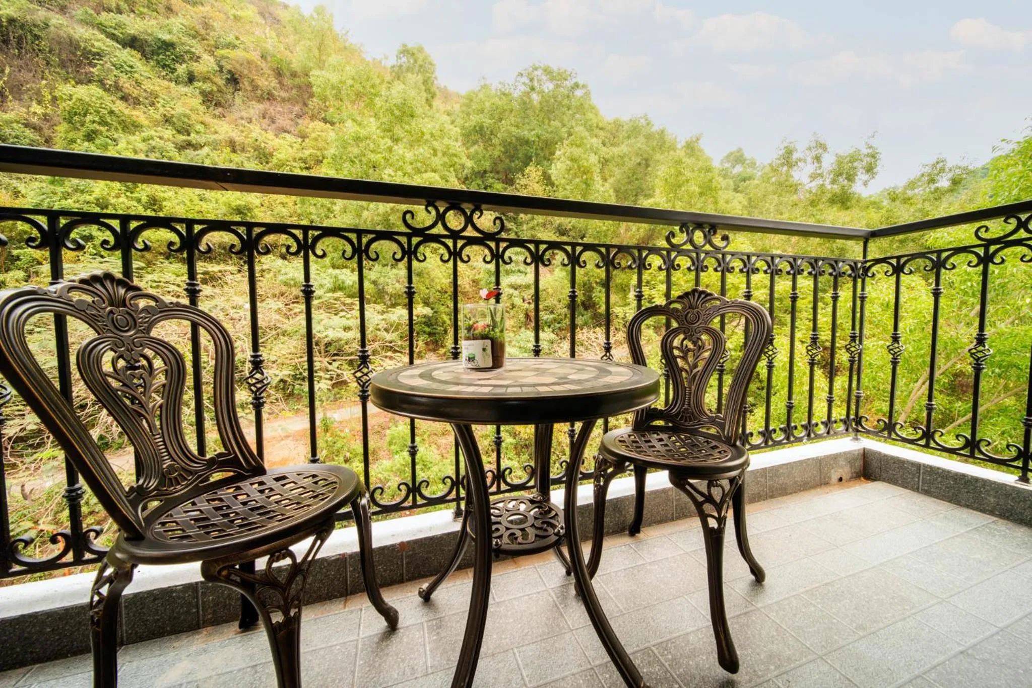 Patio in Cat Ba Wonder Hotel