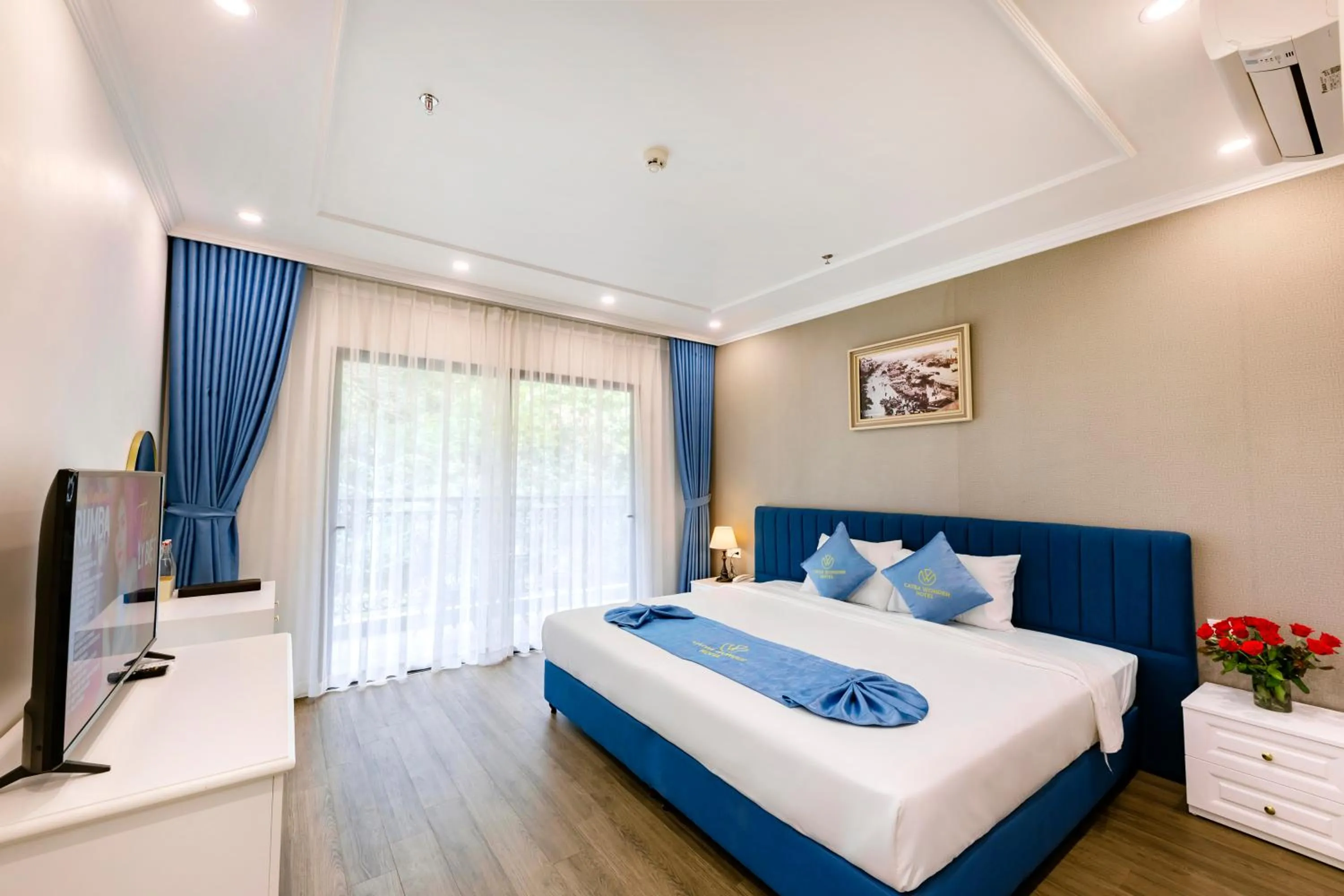 Bed in Cat Ba Wonder Hotel