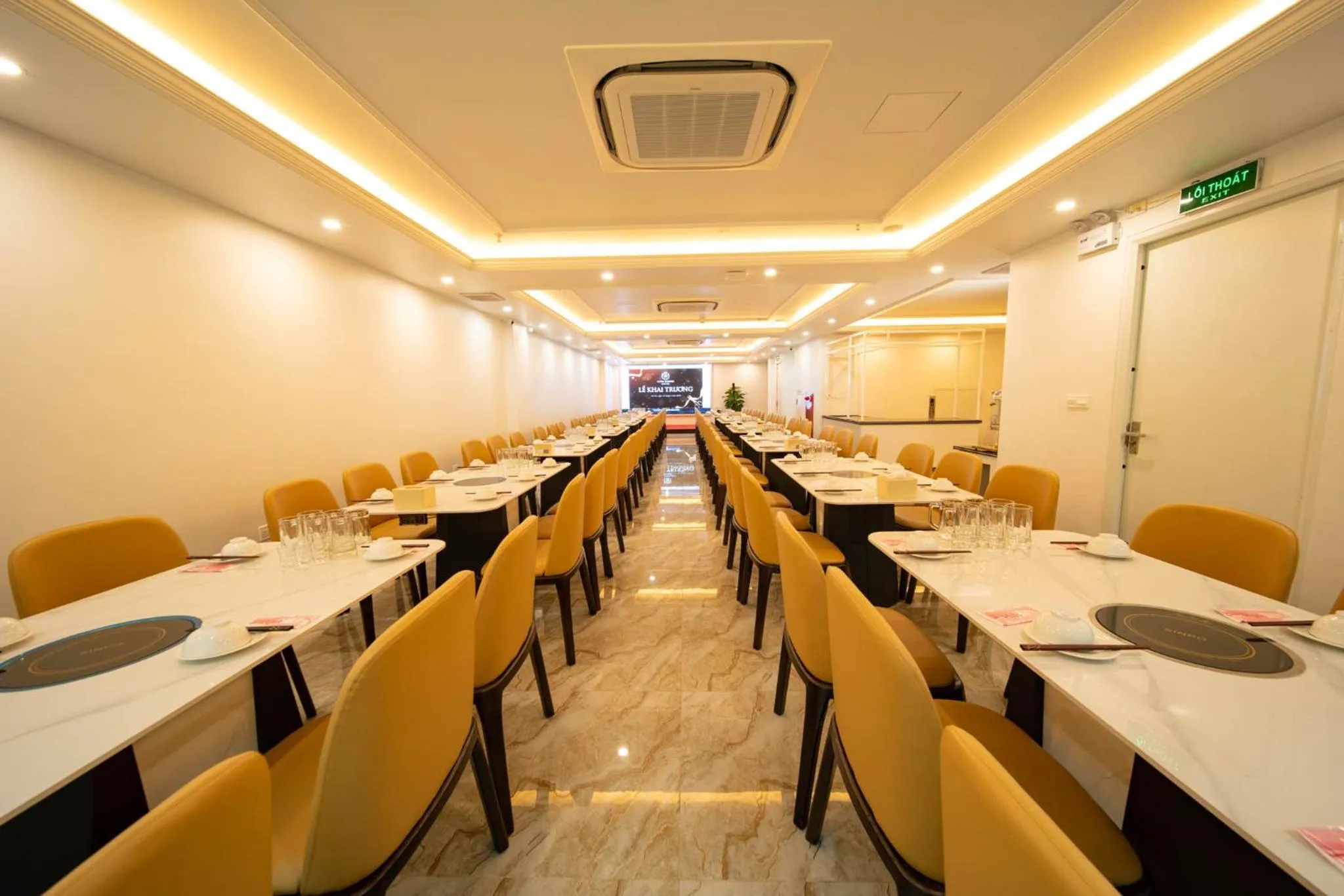 Restaurant/places to eat in Cat Ba Wonder Hotel