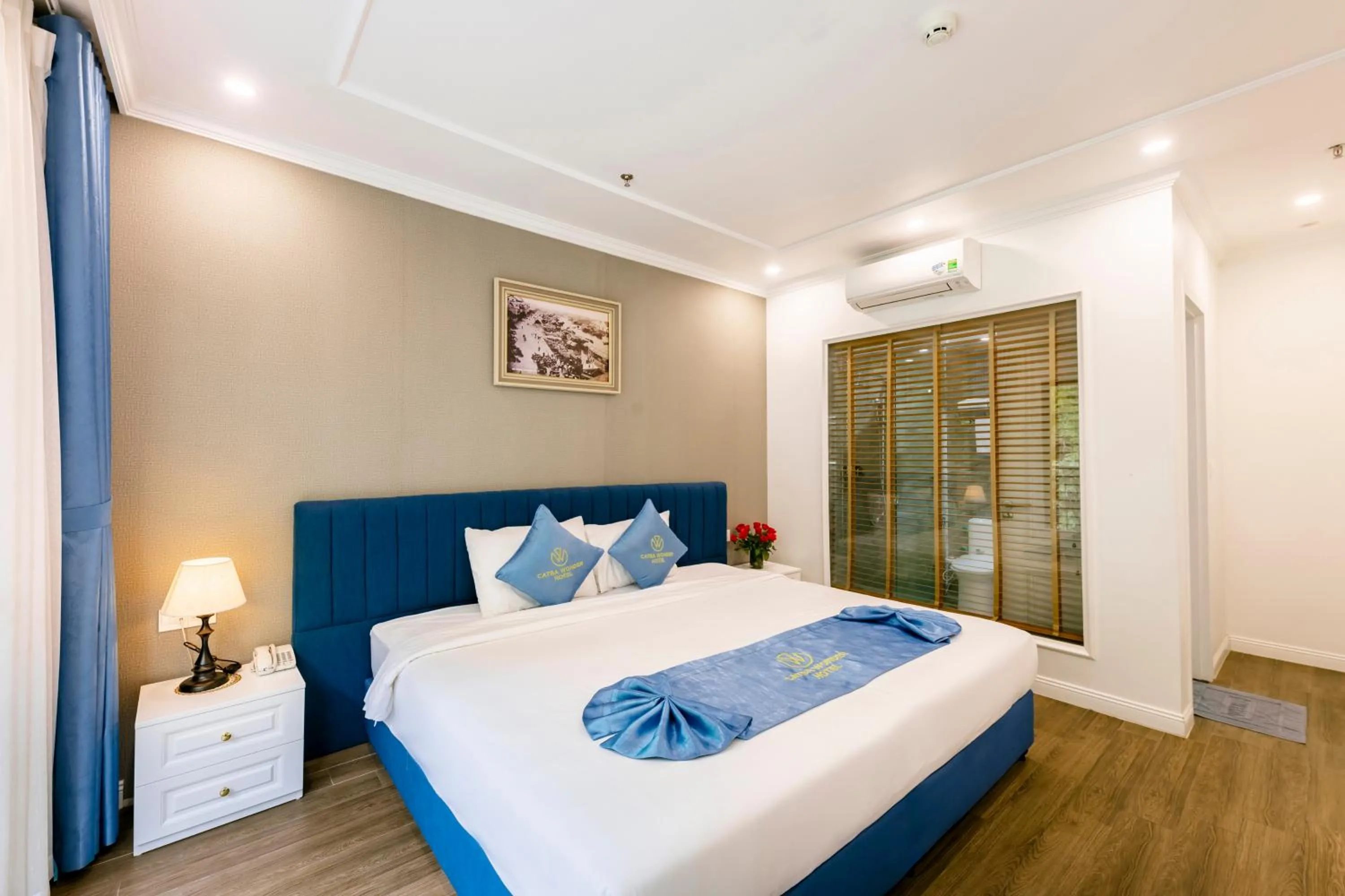 Photo of the whole room, Bed in Cat Ba Wonder Hotel