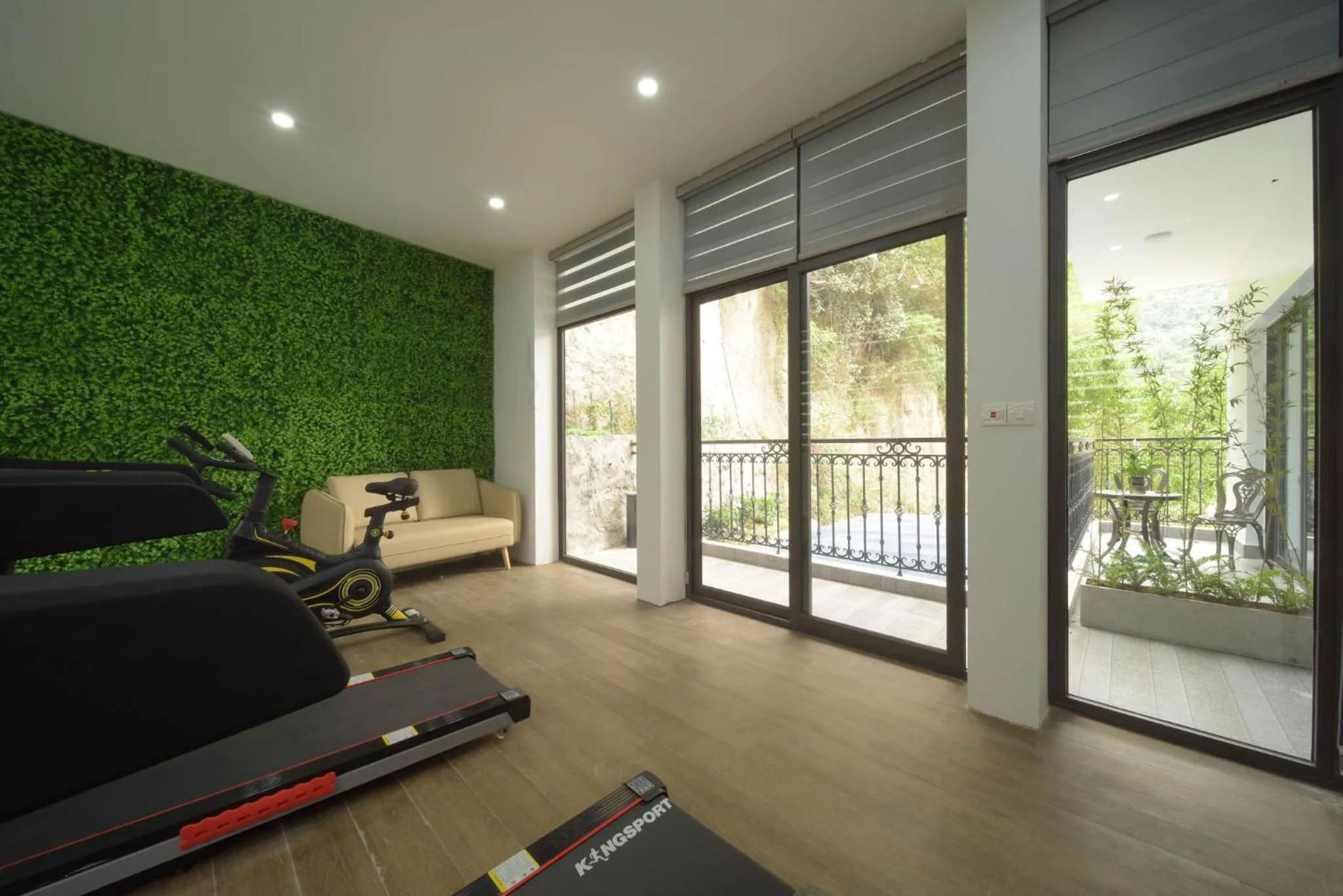 Garden in Cat Ba Wonder Hotel