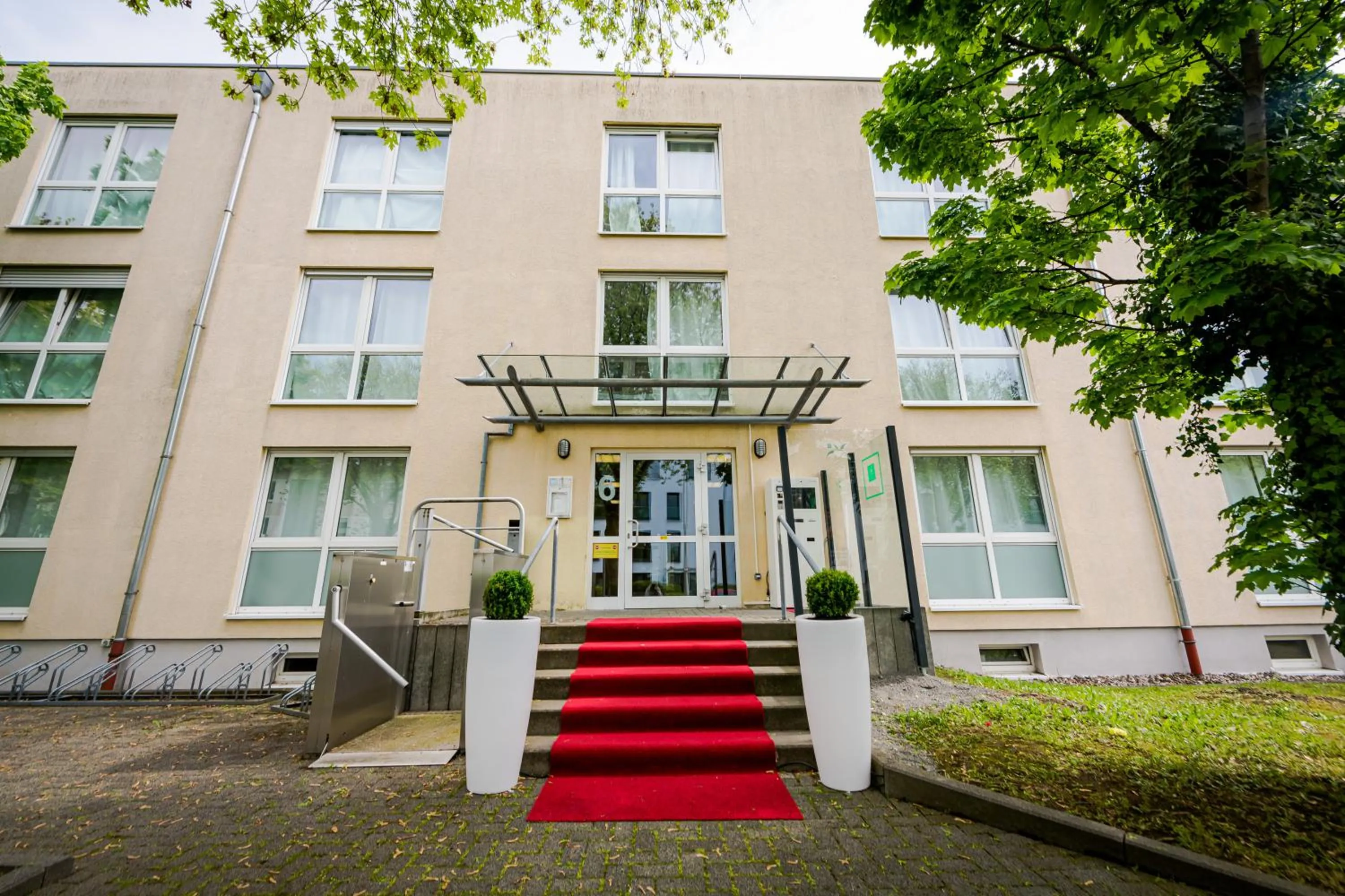 Facade/entrance in Aparthotel Alma Bonn