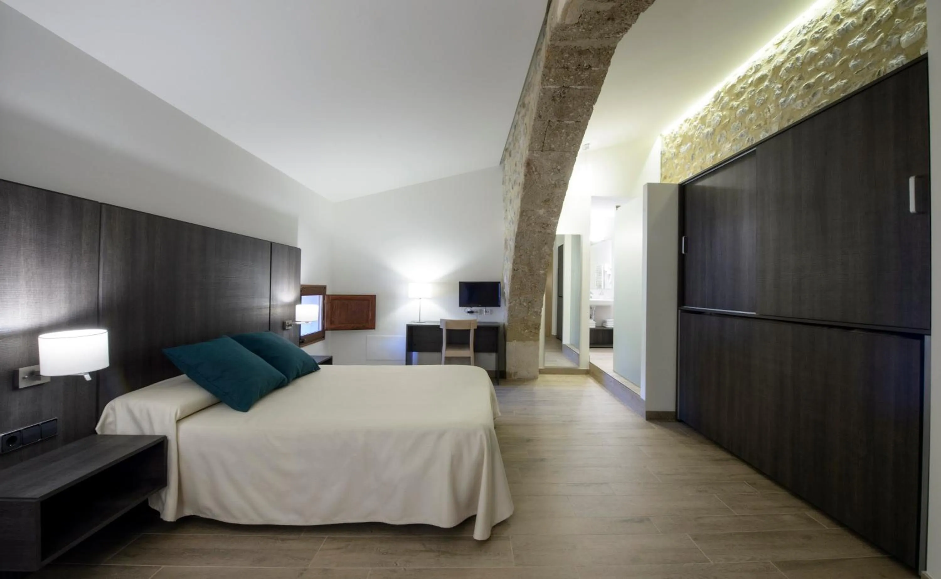 Photo of the whole room, Bed in Mas Pere Pau