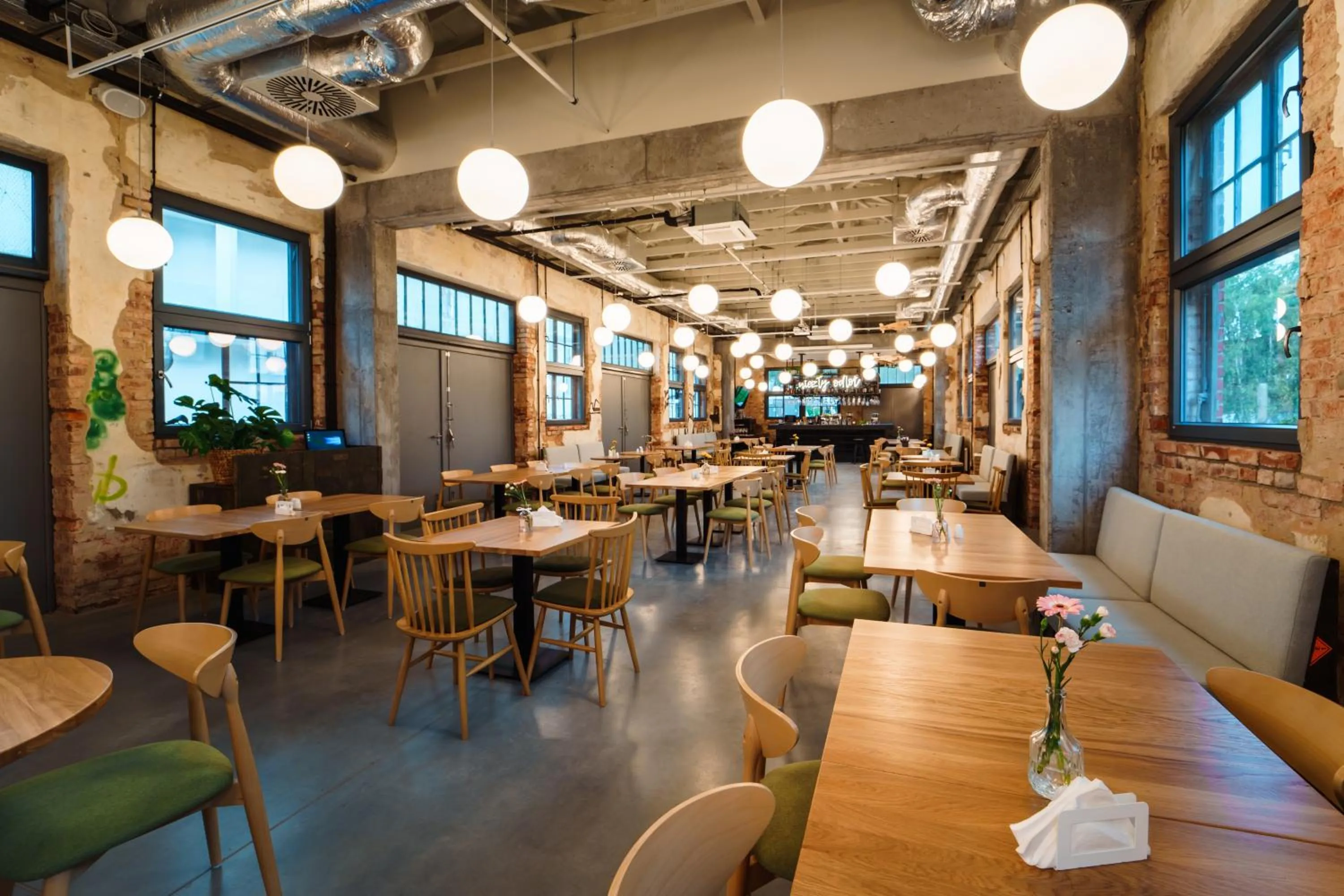 Restaurant/places to eat in Hotel ARCHE Fabryka Samolotów w Mielnie