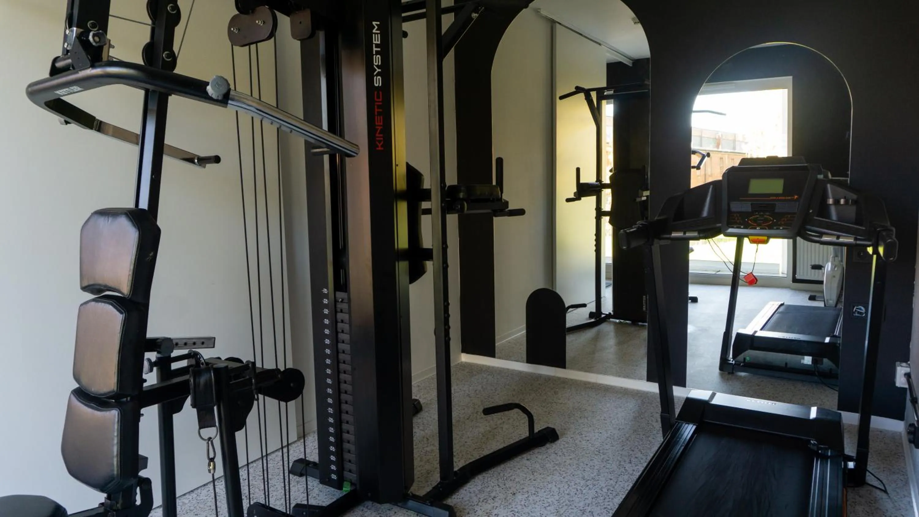 Fitness centre/facilities in Hotel ARCHE Fabryka Samolotów w Mielnie