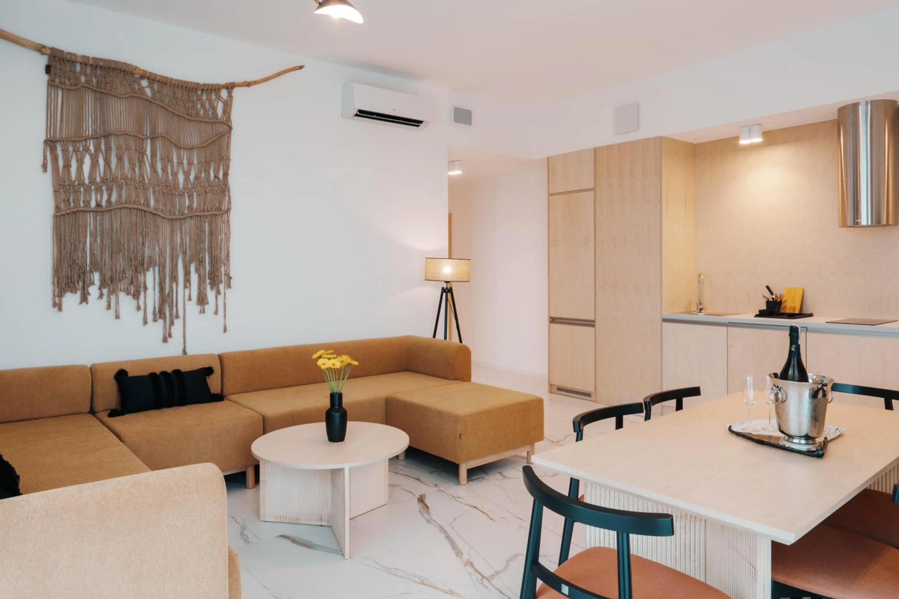 Kitchen or kitchenette in Hotel ARCHE Fabryka Samolotów w Mielnie