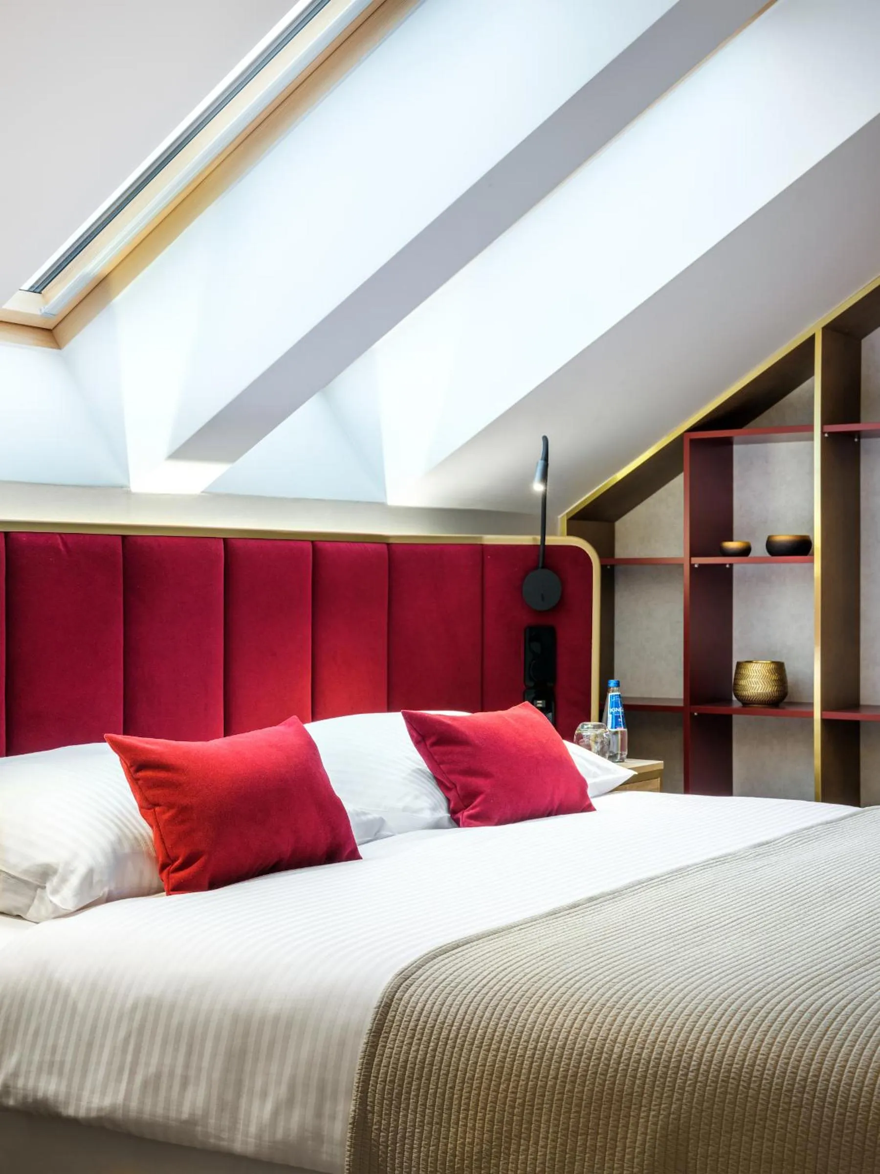 Bed in Golden Queen Deluxe Jacuzzi Apartments - Old Town