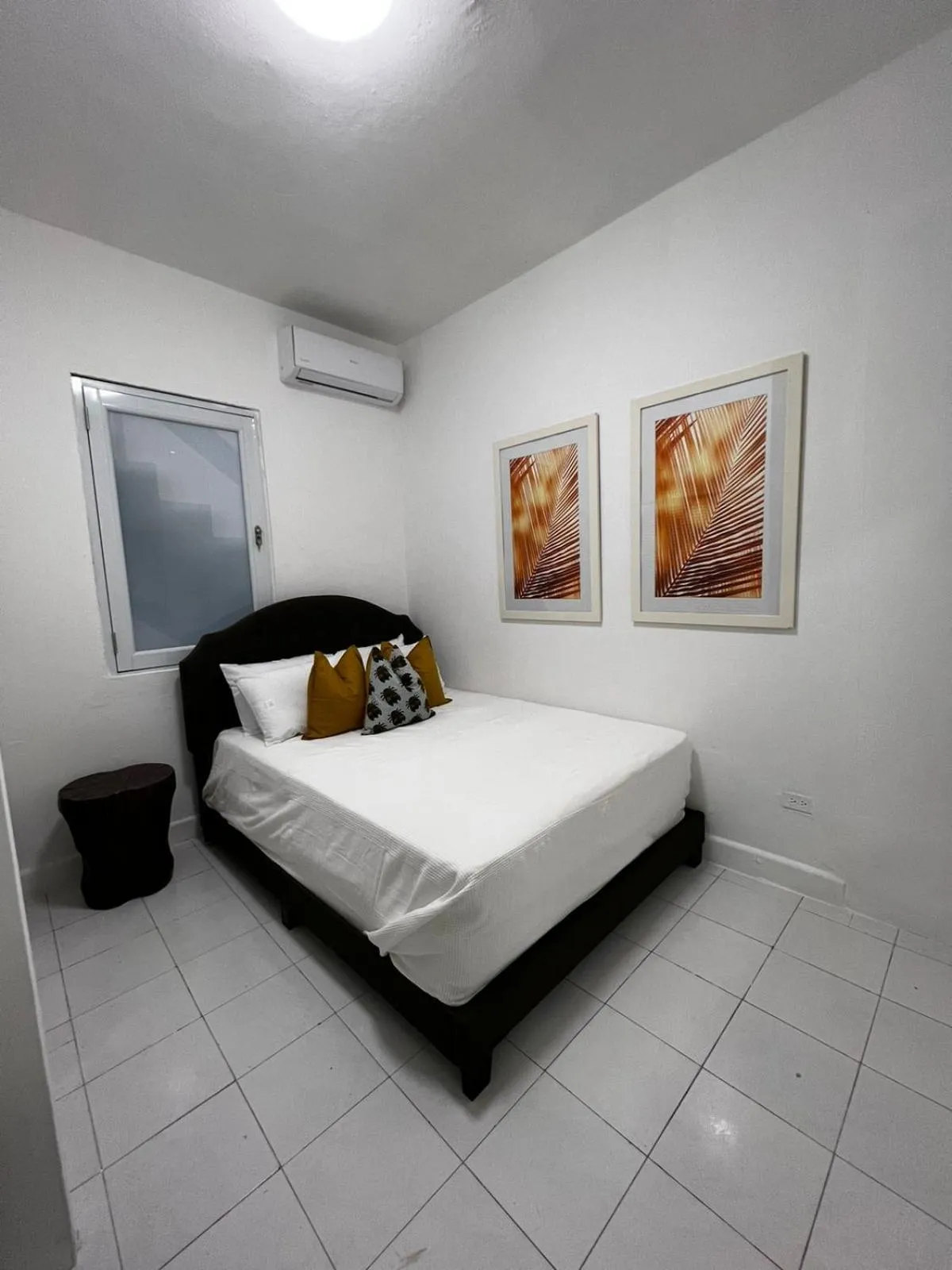 Photo of the whole room, Bed in Janer House at San Juan