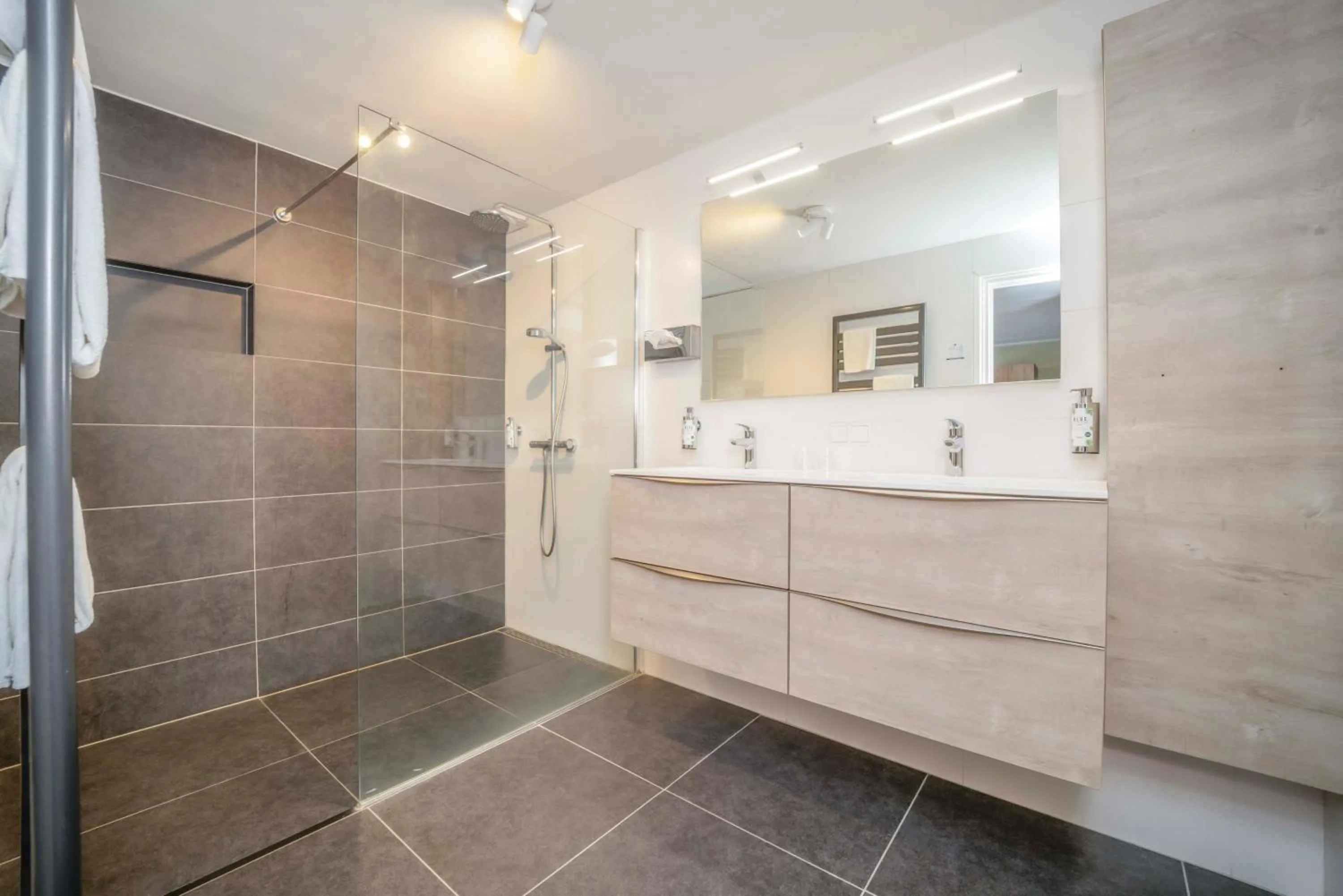 Bathroom in Fletcher Hotel-Restaurant Waalwijk