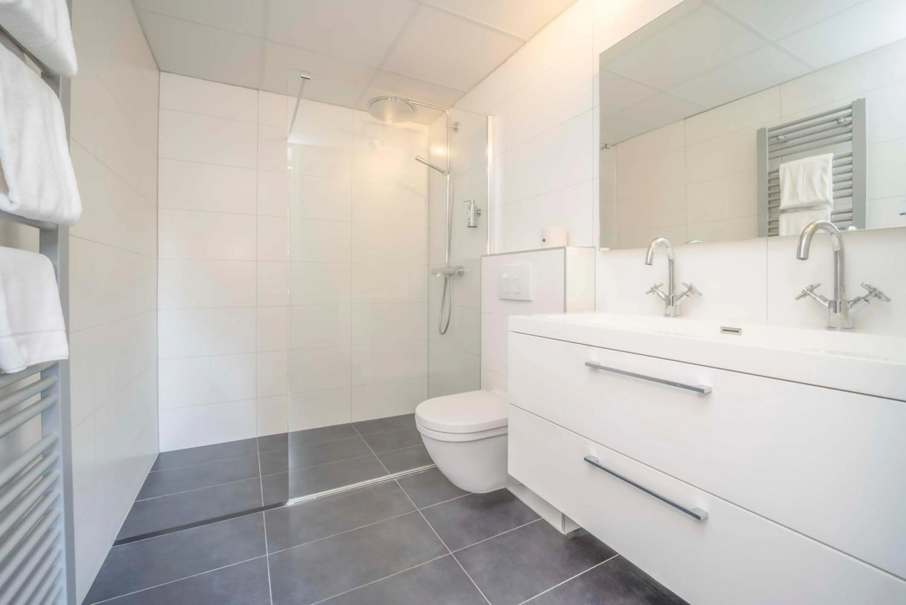 Bathroom in Fletcher Hotel-Restaurant Waalwijk