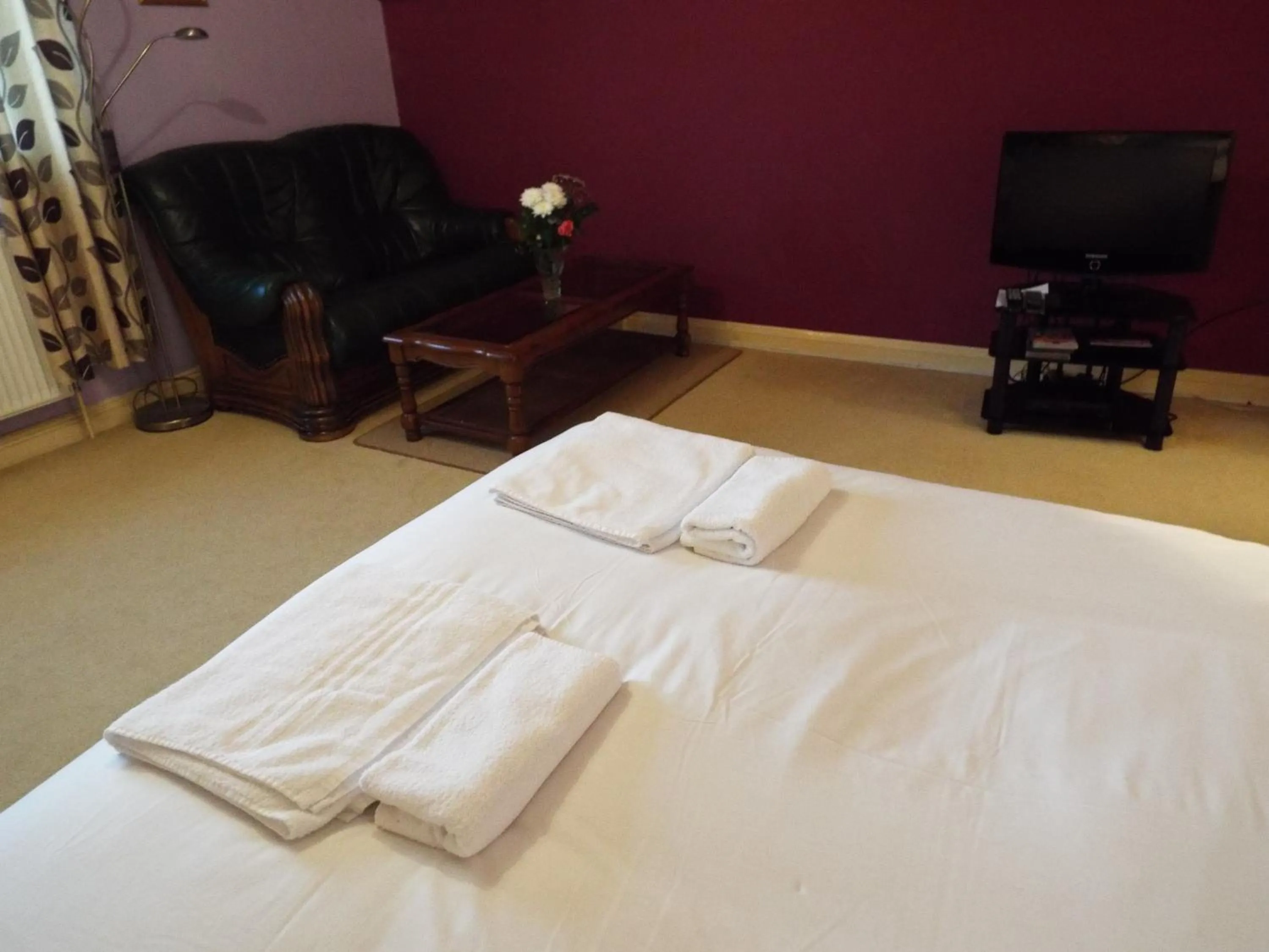 Photo of the whole room, Bed in Mount Lavinia