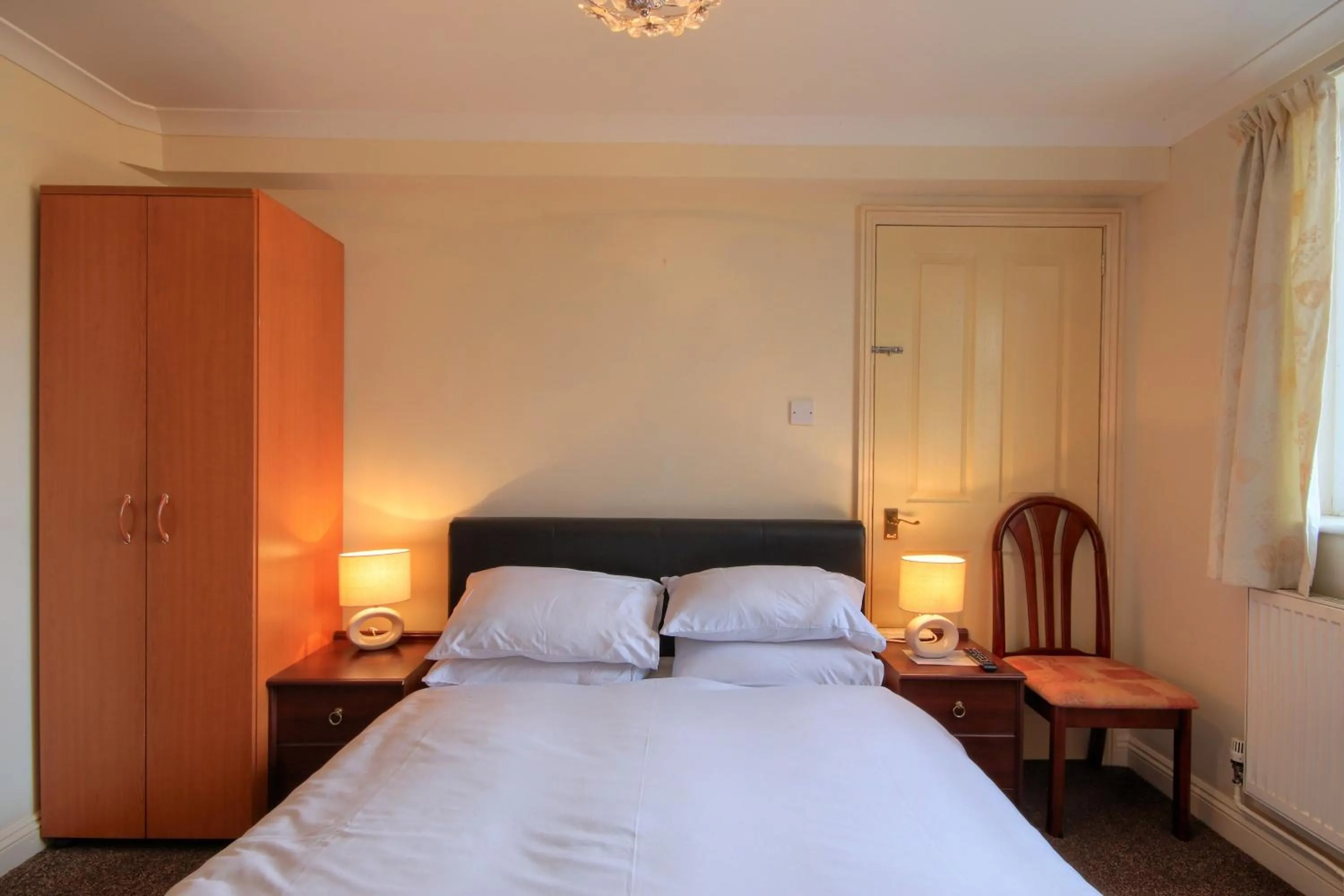 Photo of the whole room, Bed in Mount Lavinia