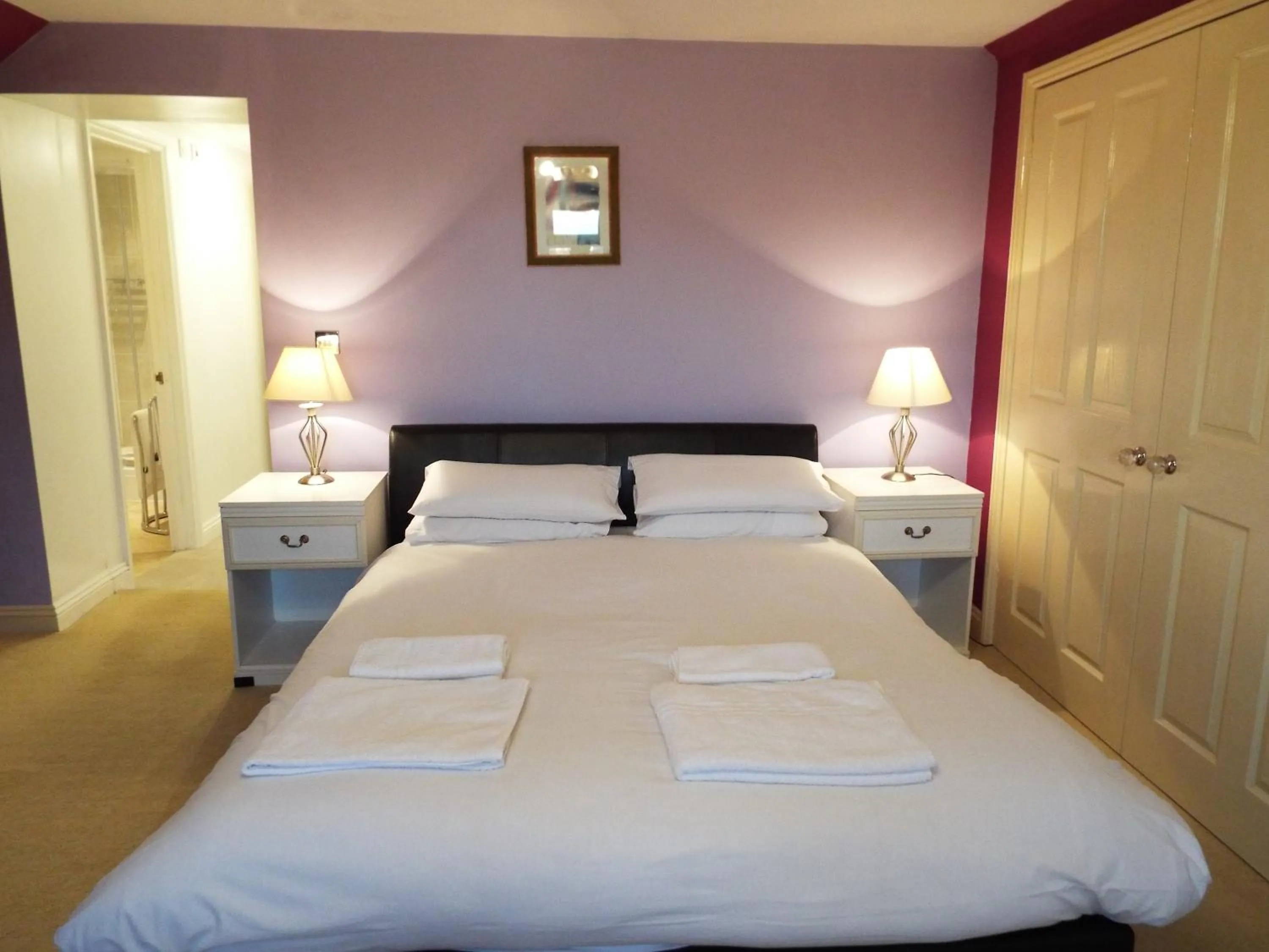 Photo of the whole room, Bed in Mount Lavinia