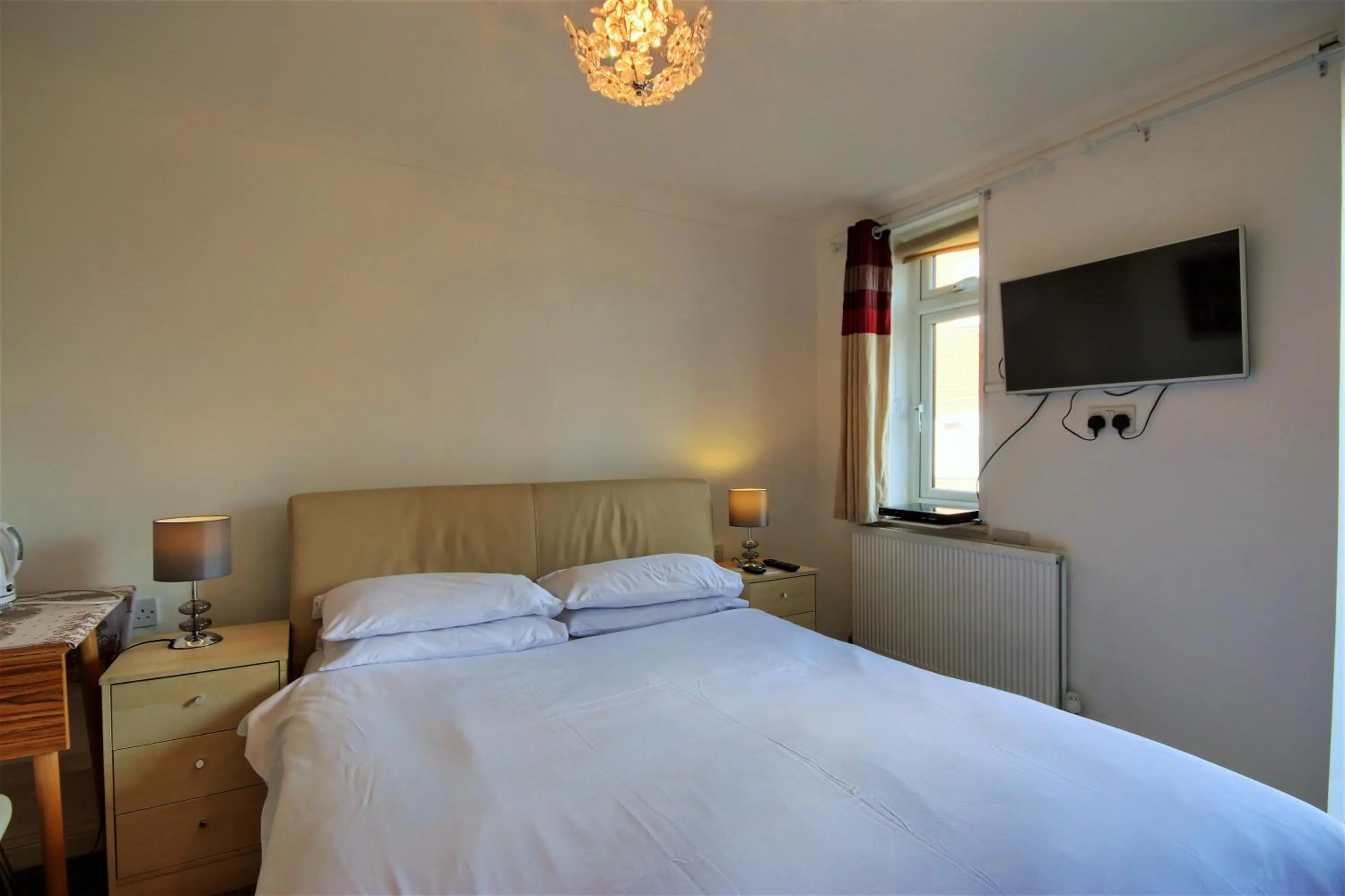 Photo of the whole room, Bed in Mount Lavinia