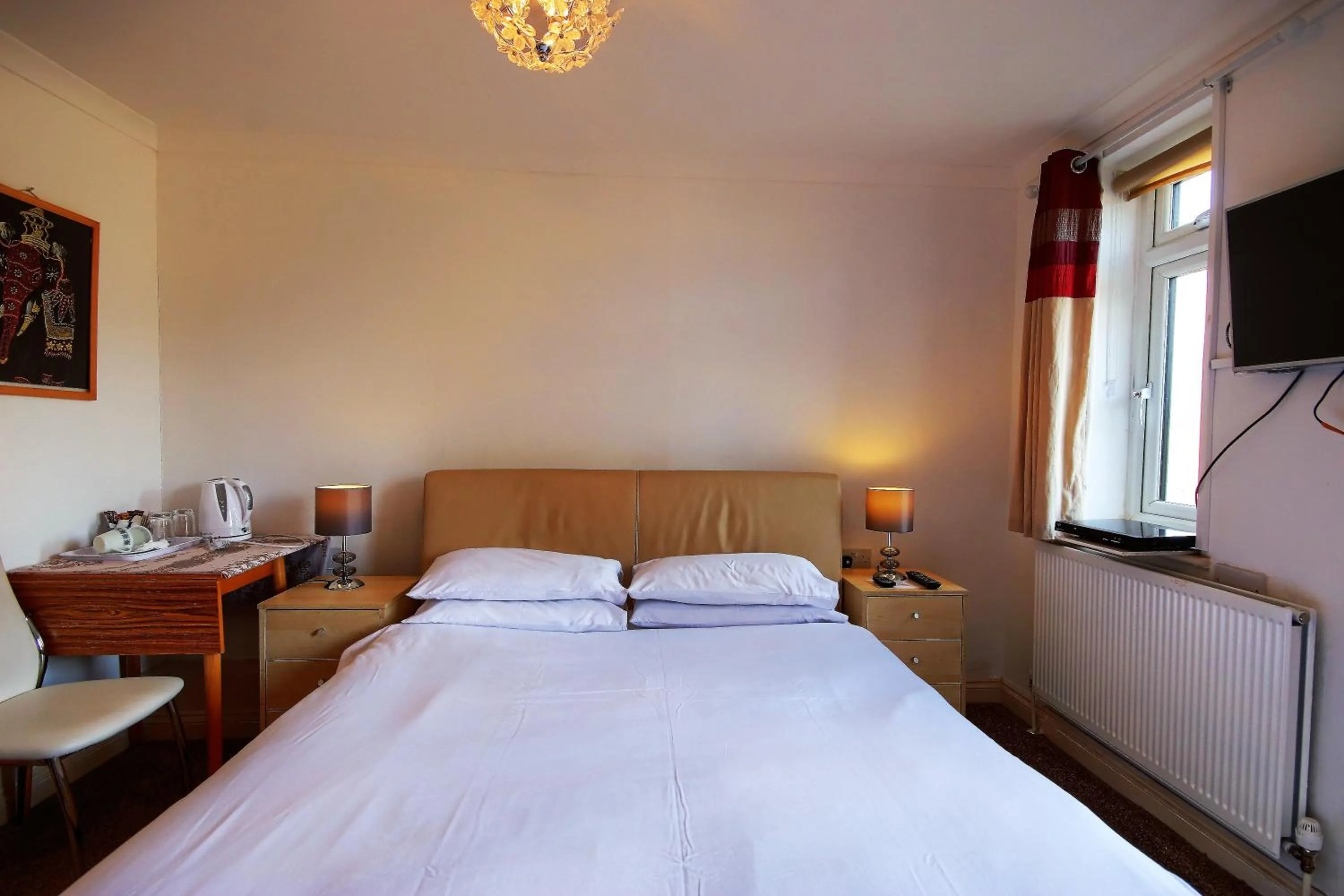 Photo of the whole room, Bed in Mount Lavinia