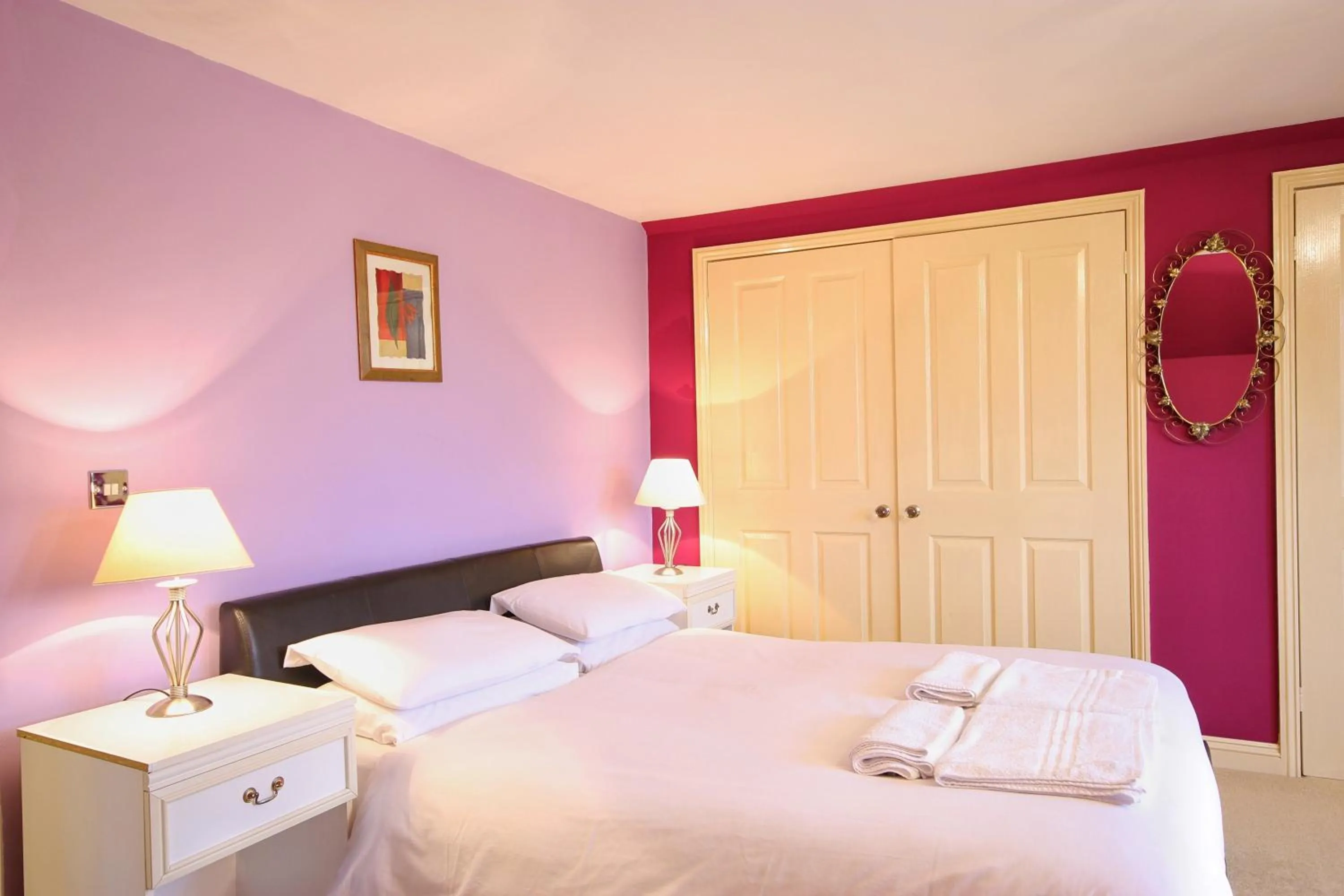 Photo of the whole room, Bed in Mount Lavinia