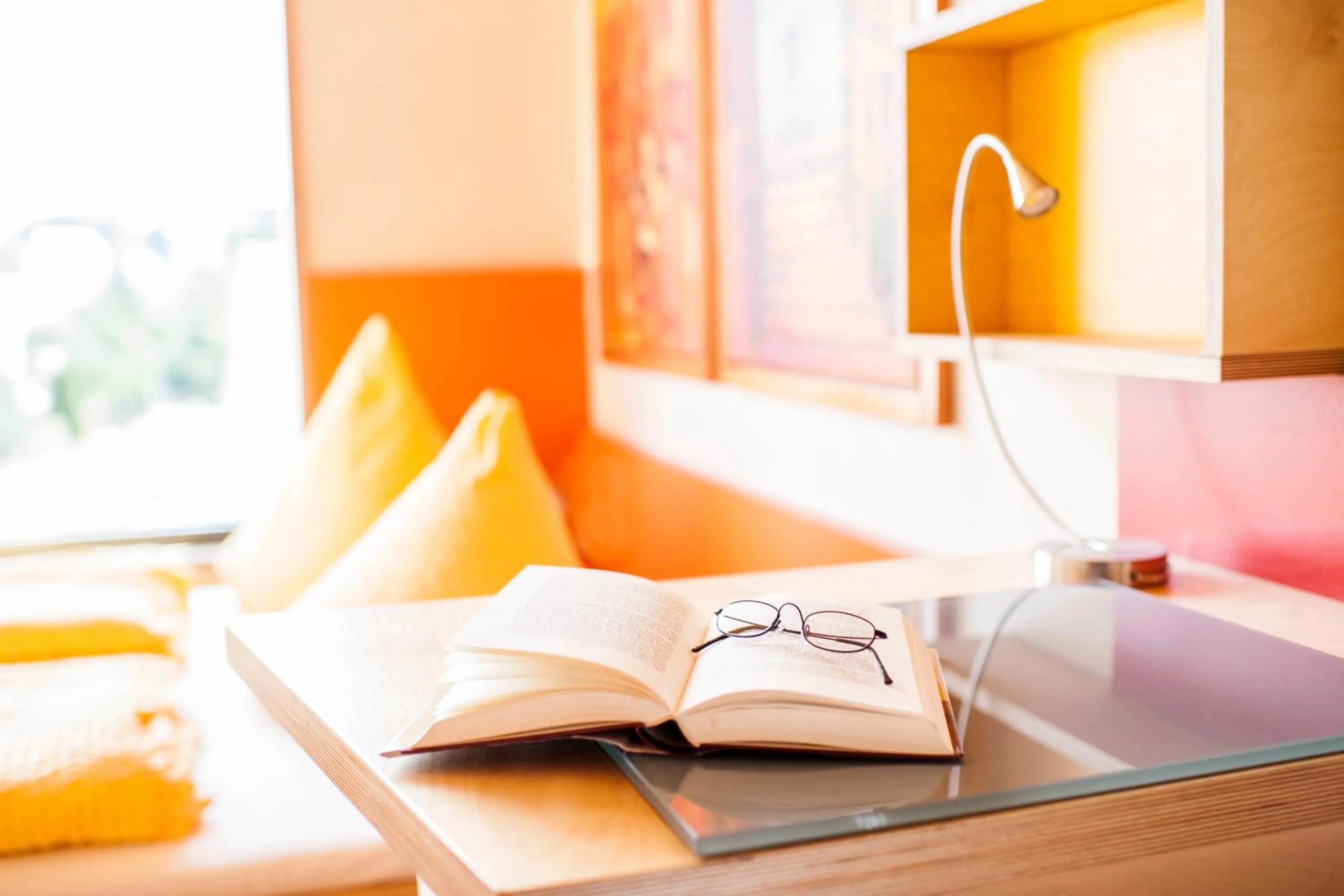 Photo of the whole room, Bed in SELBSTgemacht