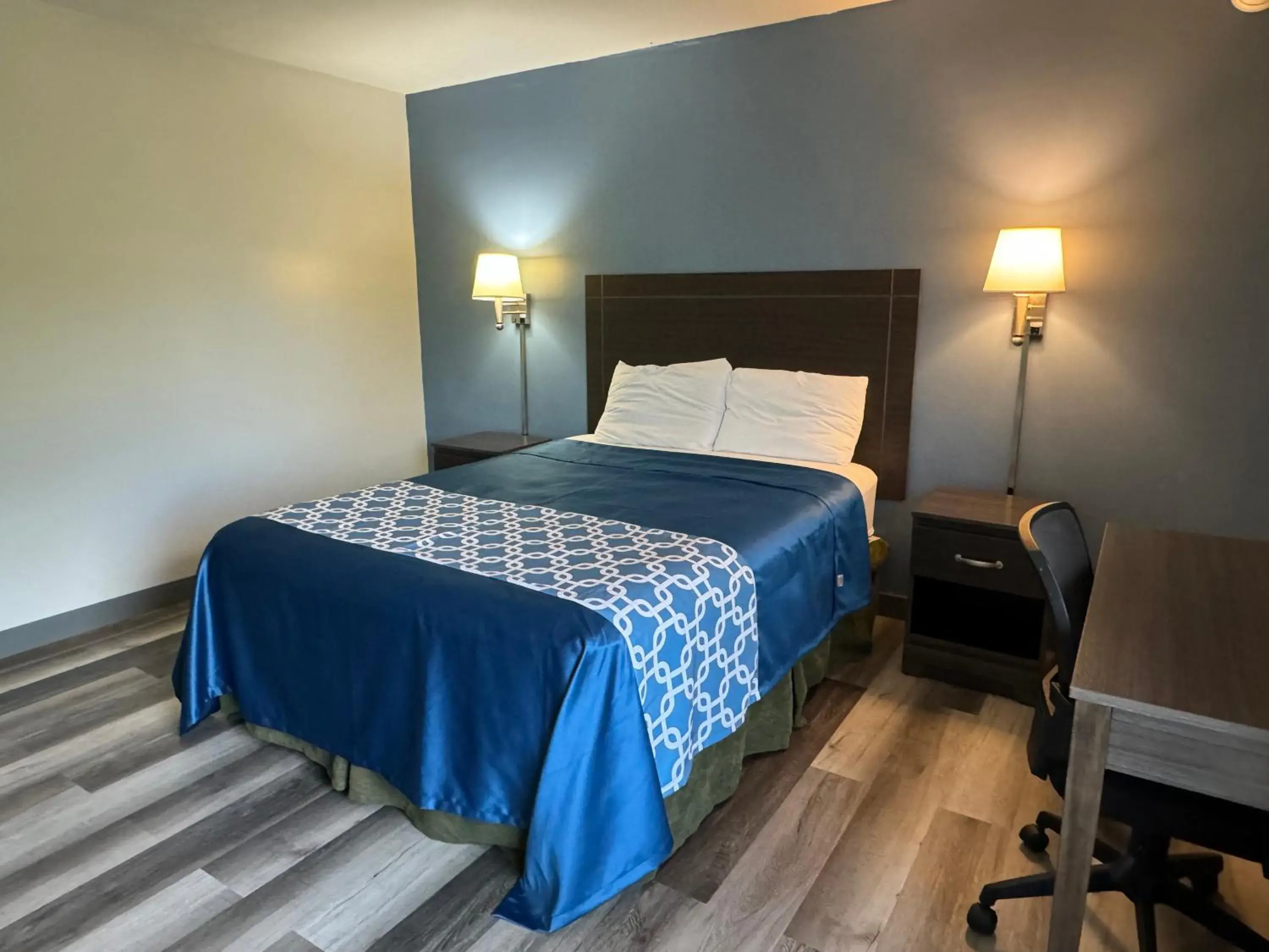 Queen Room in regency inn Queen Room in regency inn