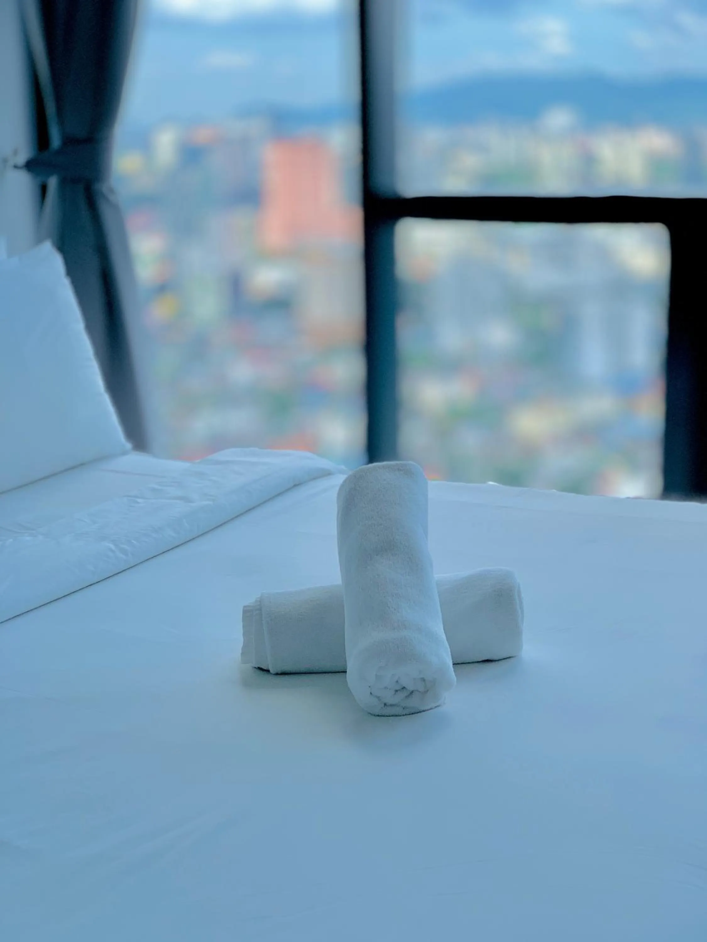 towels, Bed in Star KLCC by Arman