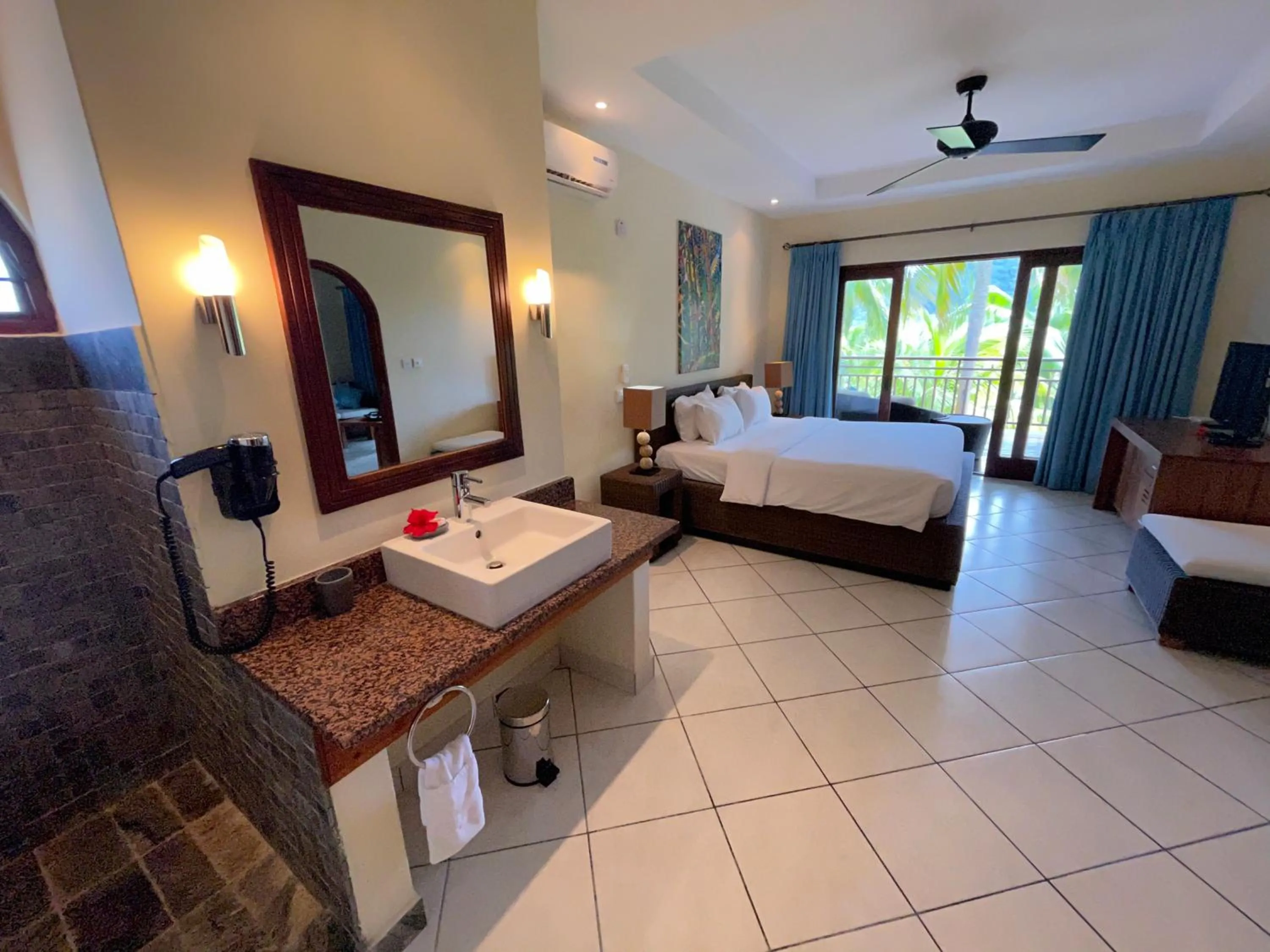 TV and multimedia, Bed in Valmer Resort and Spa